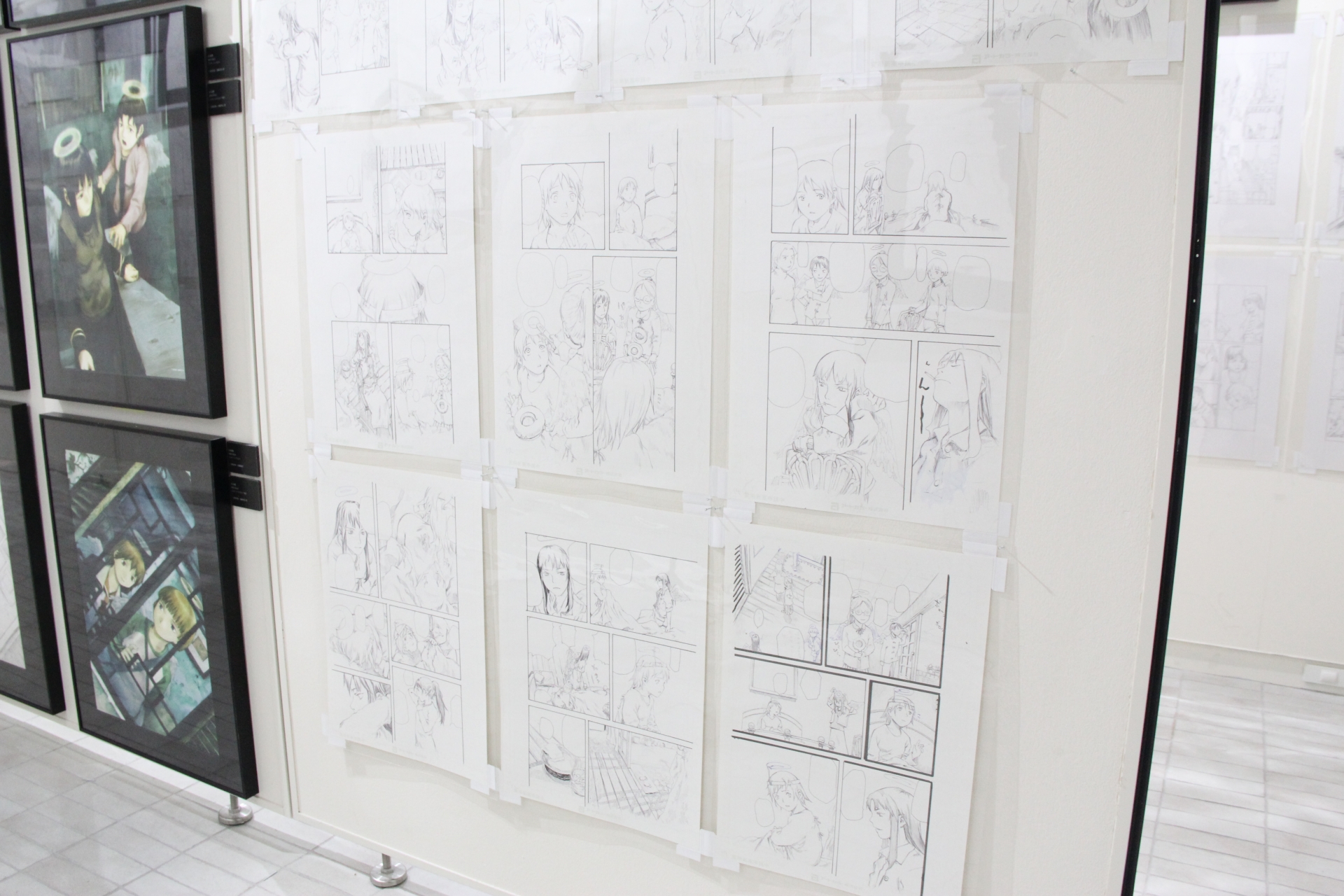 漫画や線画、ジャケット原画、世界観設定画にカラー原画など、「灰羽連盟」の魅力が詰まったエリアを堪能できる