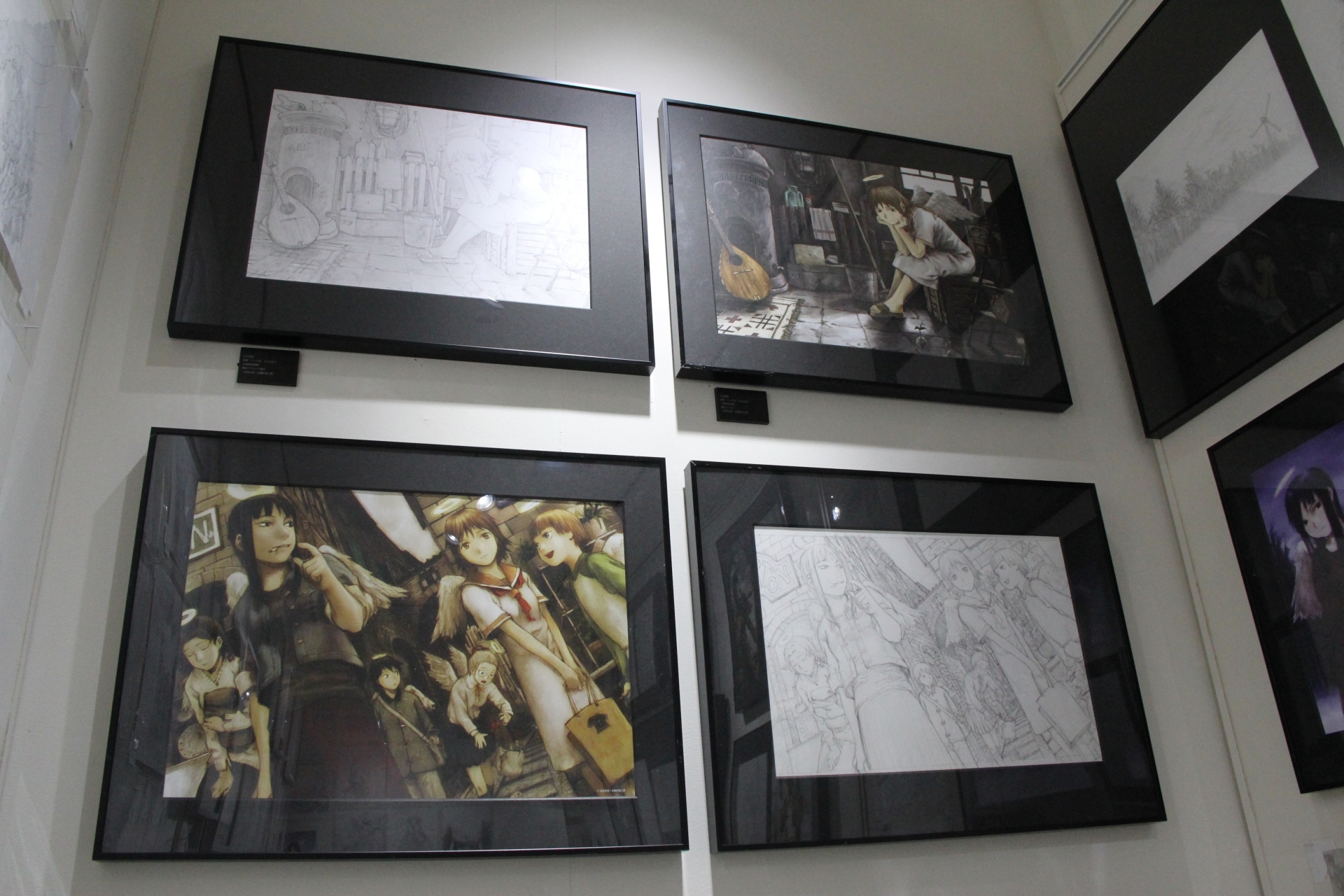 漫画や線画、ジャケット原画、世界観設定画にカラー原画など、「灰羽連盟」の魅力が詰まったエリアを堪能できる