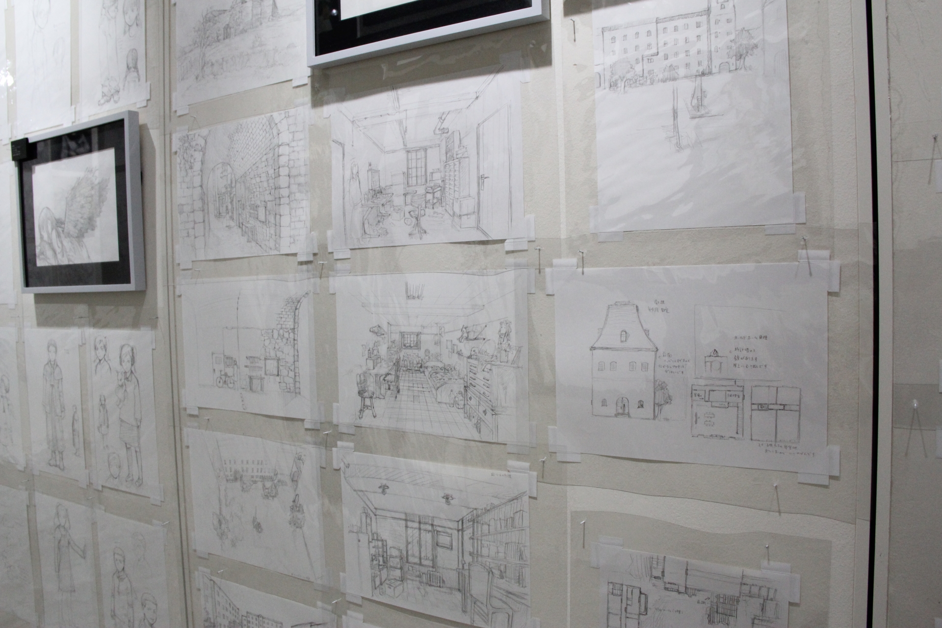 漫画や線画、ジャケット原画、世界観設定画にカラー原画など、「灰羽連盟」の魅力が詰まったエリアを堪能できる