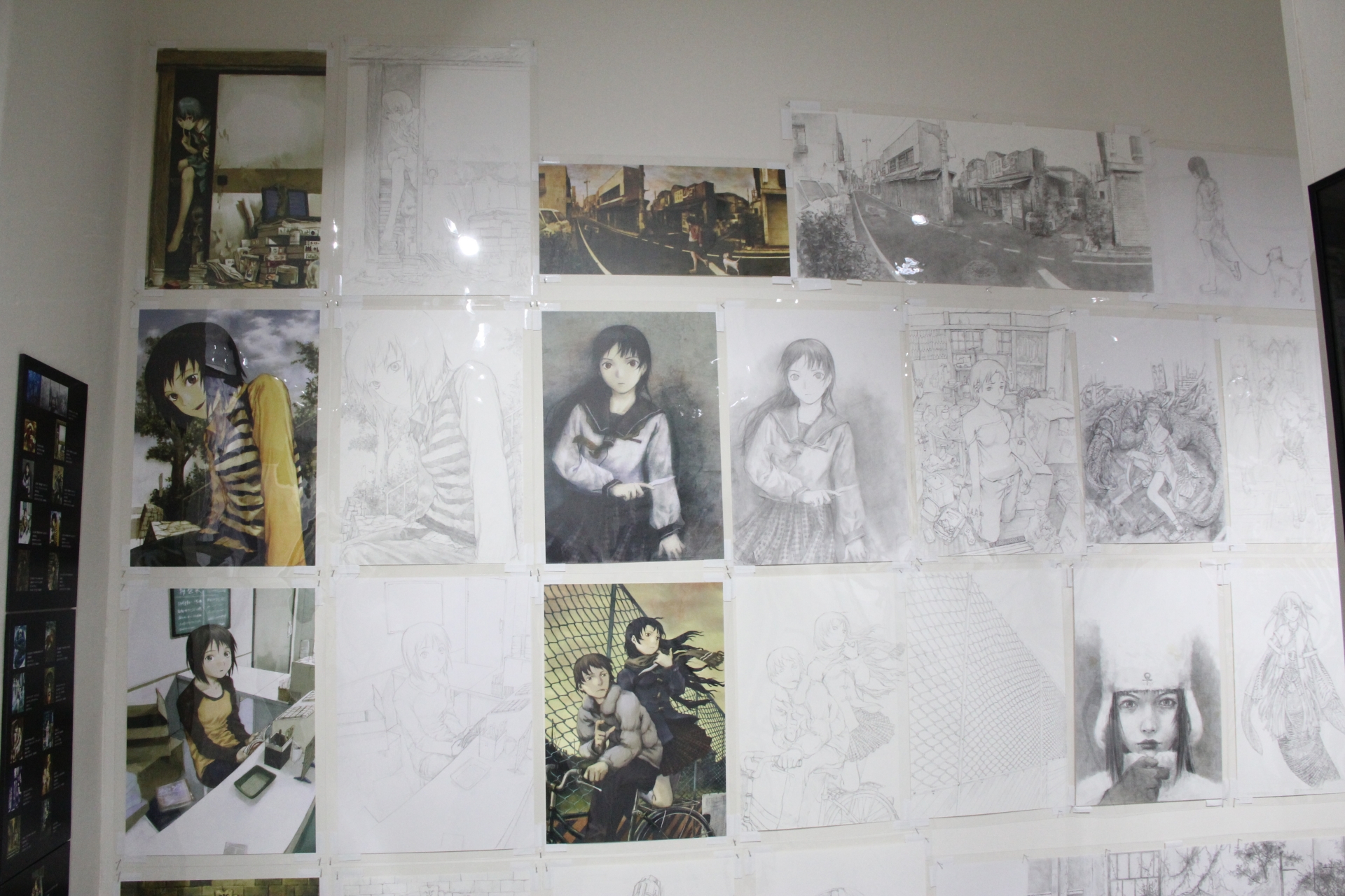 3エリアを行き来する通路部分には、雑誌の表紙や小説のカバーイラスト、ポスターなどのカラー絵や原画も展示されていた。ここを見れば、氏が幅広い活躍をしていることがわかる