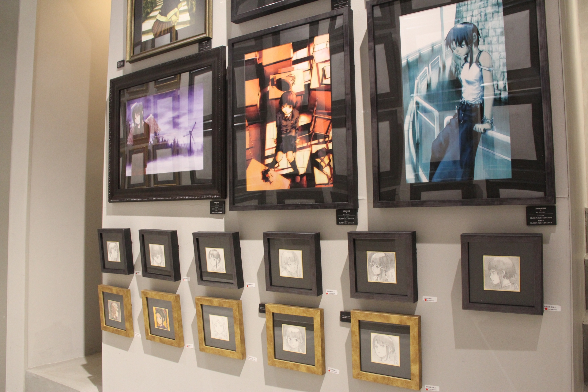 会場に入ってすぐの通路は、1点ものの原画が展示・販売されているスペースとなっている。生原稿を手元に置ける、またとないチャンスだ。額装された作品もあるが、もちろん鑑賞だけでもOK