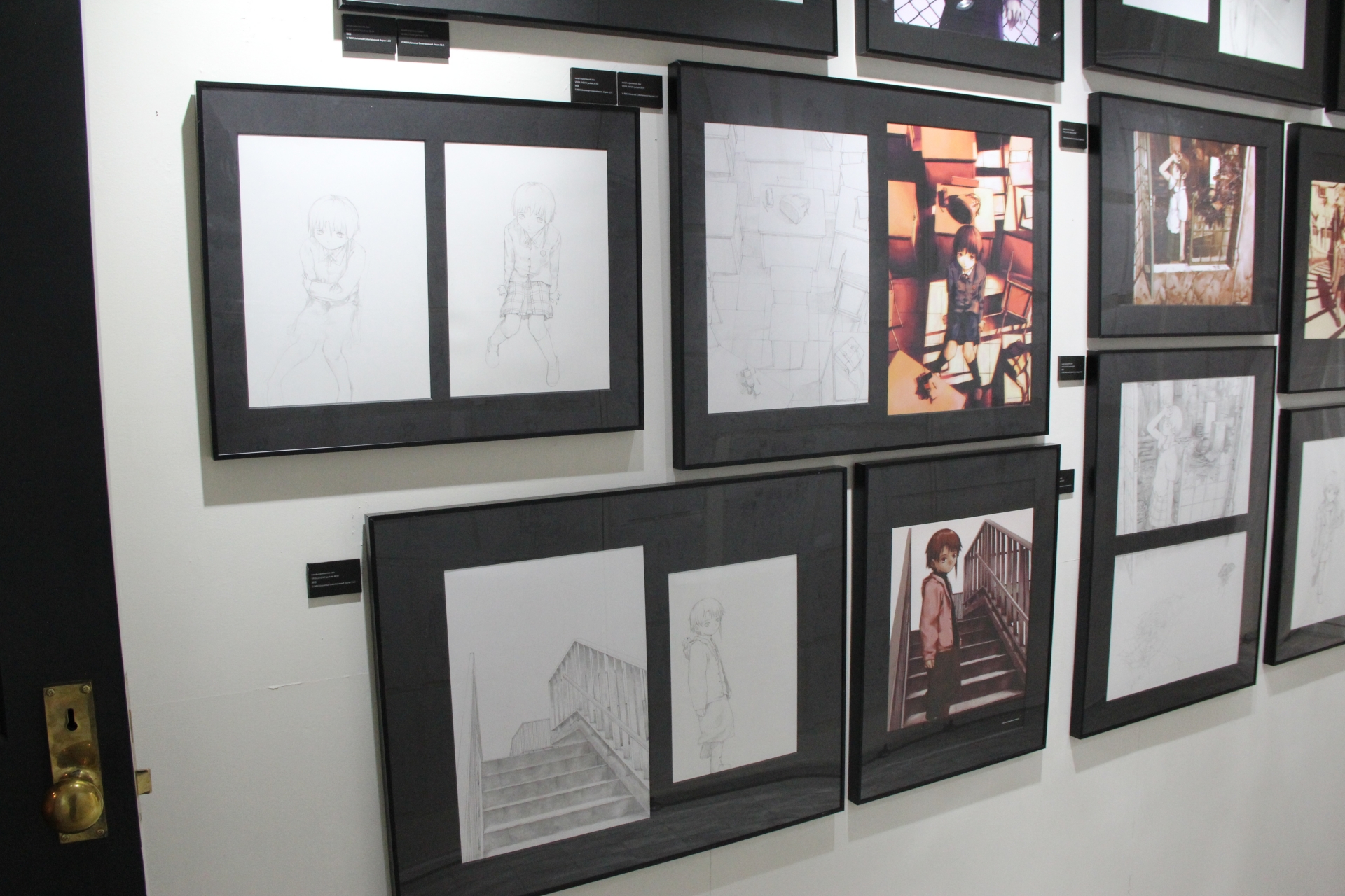 映像ソフトに使用されたジャケットイラストや設定画など、約100枚が展示されている