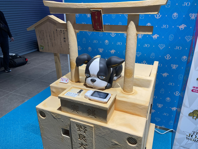 「イギー神社」のおみくじはご利益ステッカーと交換できる