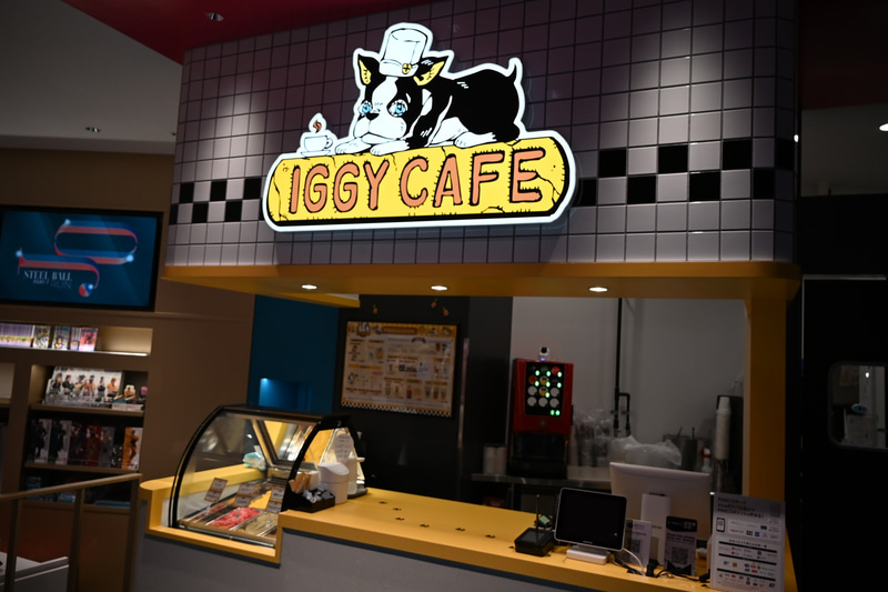 看板のイギーに癒される「イギーカフェ」