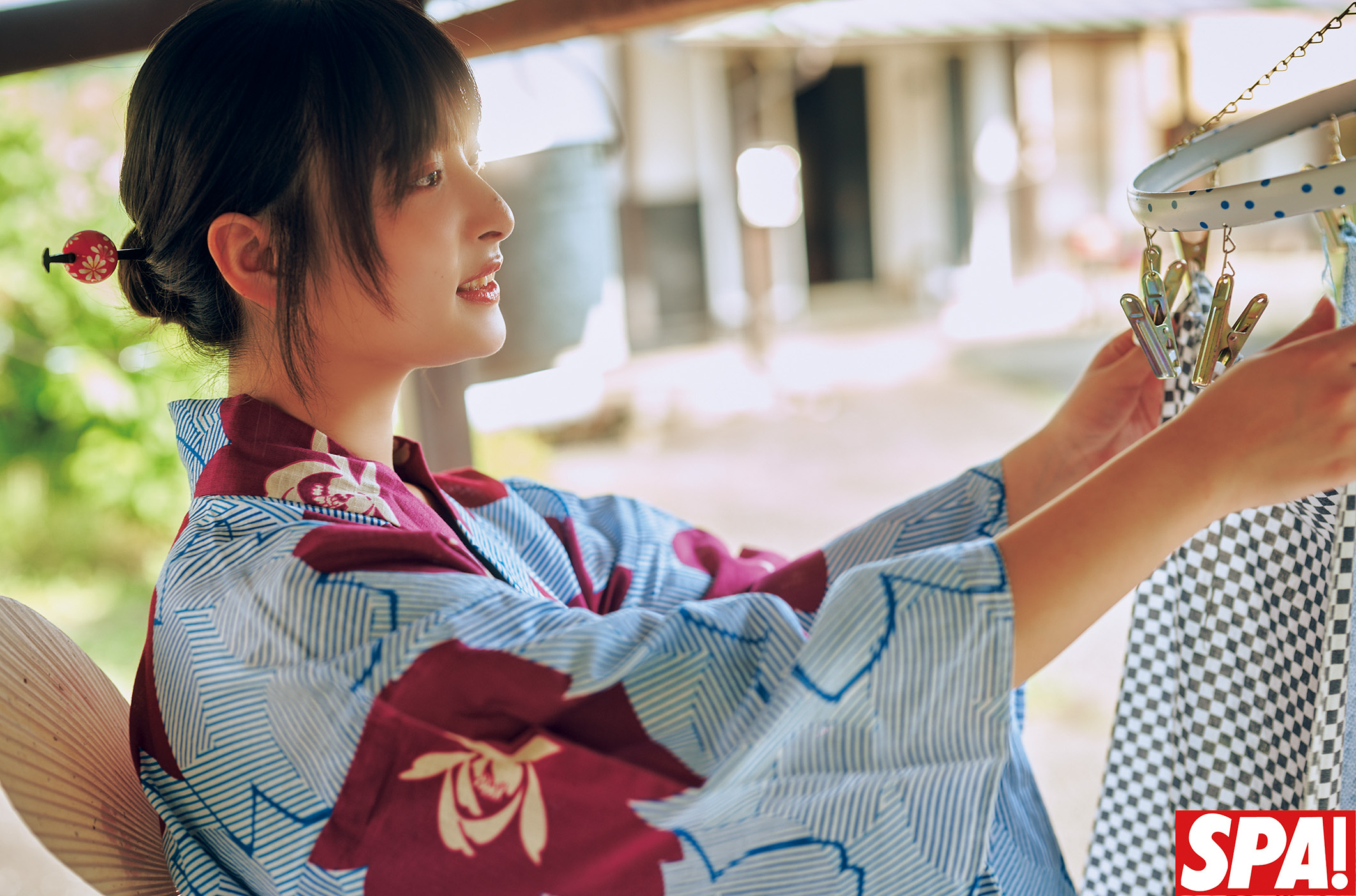 撮影：岡本武志　ヘアメイク：設楽和代　スタイリング：田森春菜