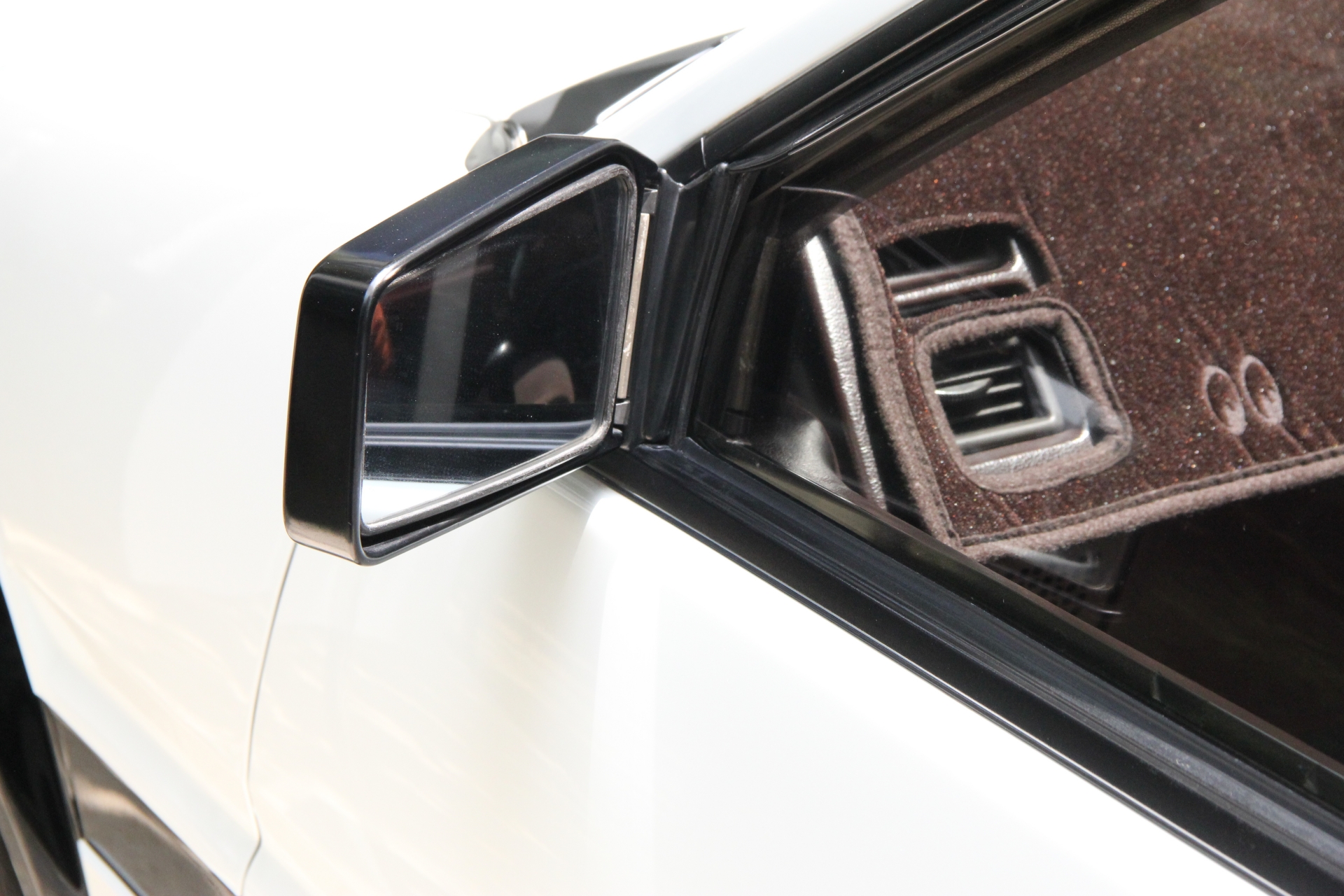 左右のサイドミラー