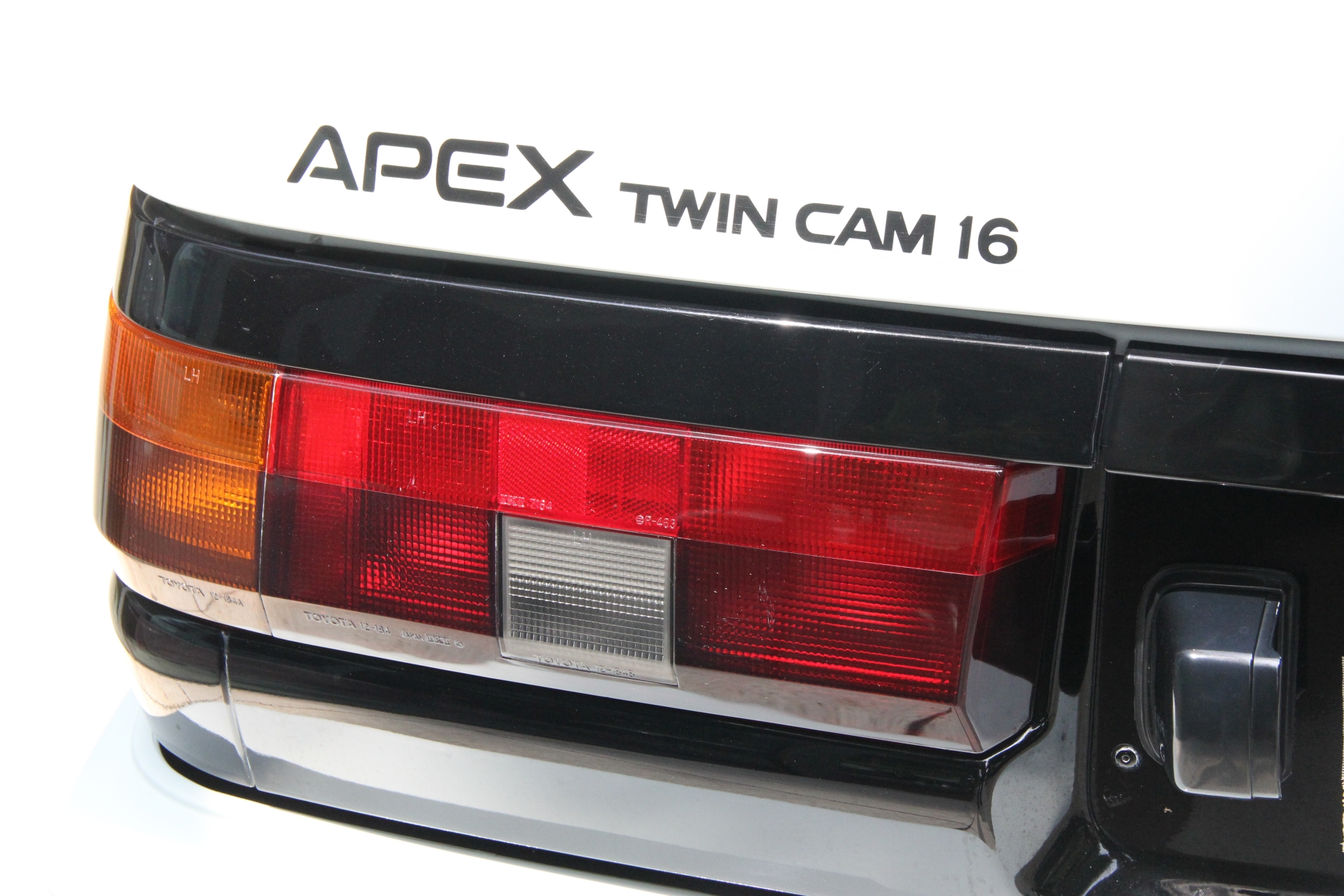 テールライトとマフラー