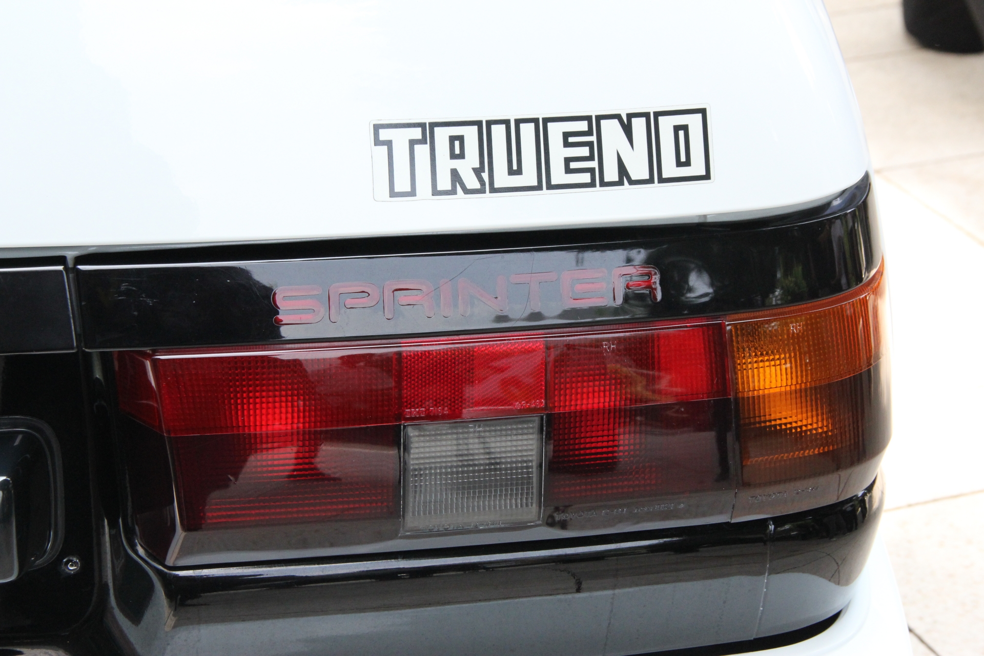 テールライトとマフラー