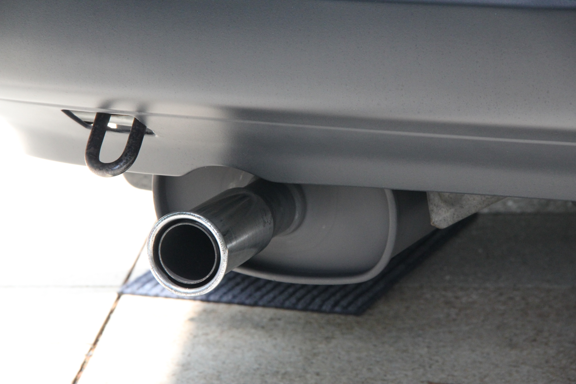 テールライトとマフラー