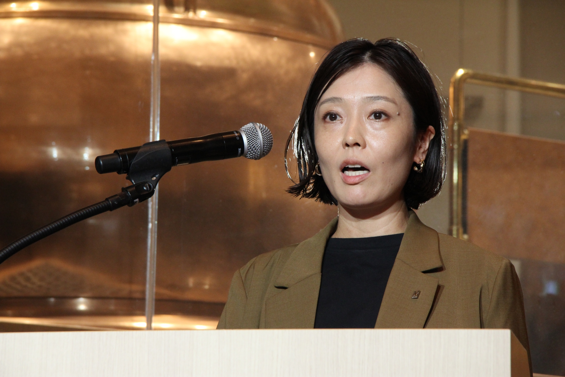 「美人画で巡るヱビス」イベントが大盛況だったことも踏まえて、下期の話を展開したサッポロビール マーケティング本部 ビール＆RTD事業部 ヱビスブランドグループ ヱビスブランド ブランドマネージャーの沖井尊子氏。