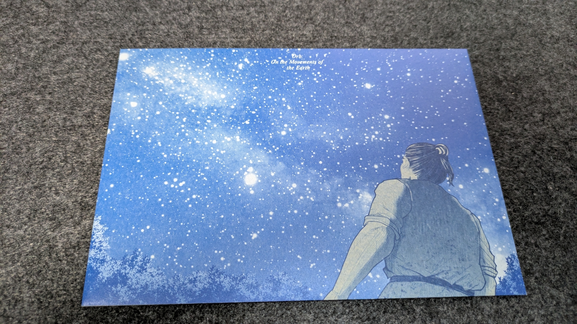 封筒にはそれぞれ星空を背景にしたシーンがデザインされており、作中の重要なアイテムがワンポイントであしらわれているのも嬉しいところ