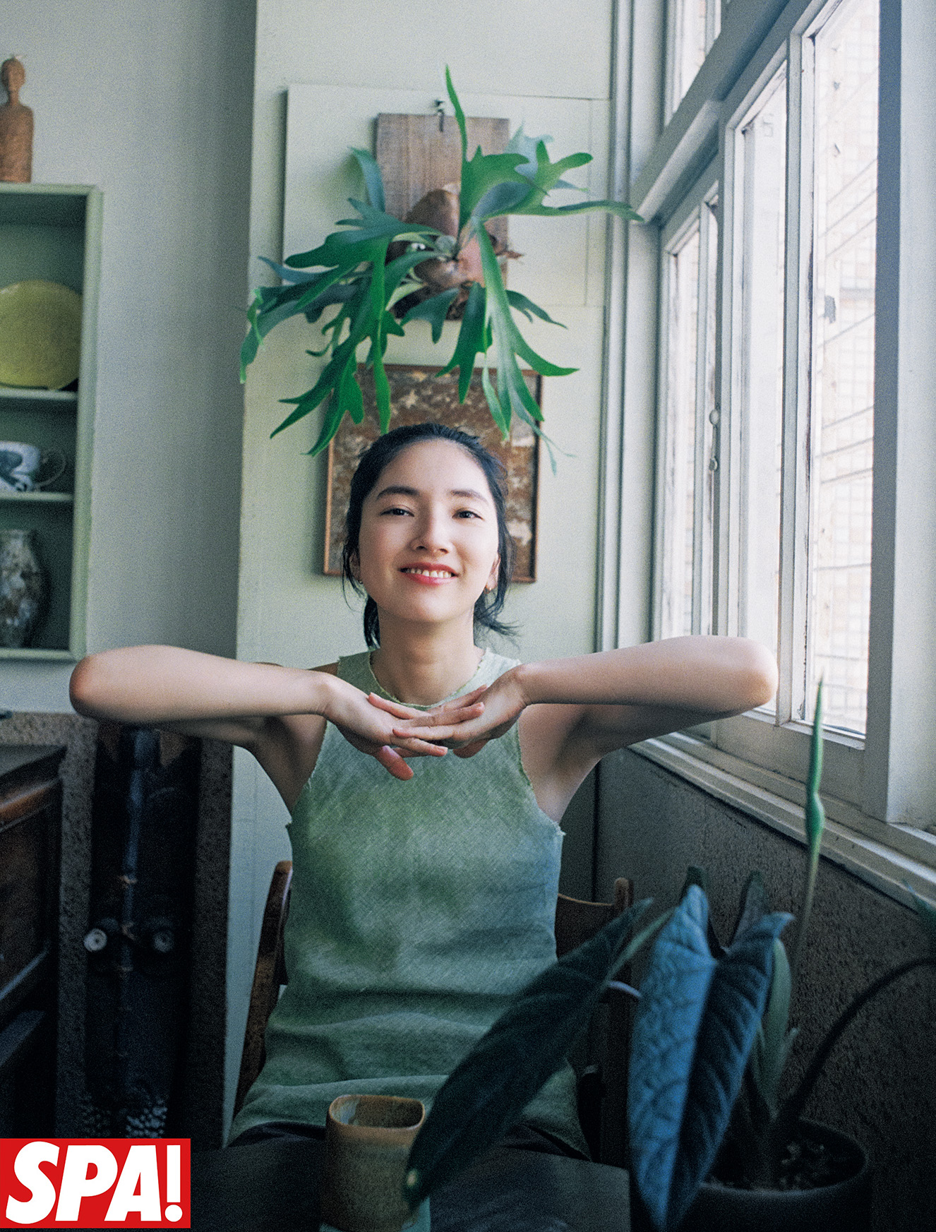 撮影：北岡稔章　ヘアメイク：秋鹿裕子　スタイリング：中井彩乃