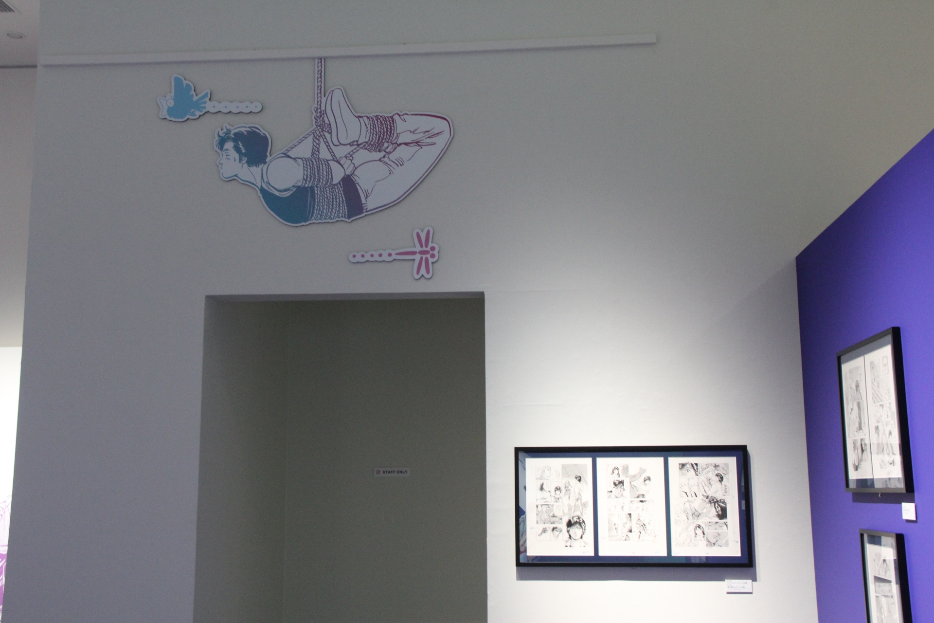 天井付近には、このようなユニークな展示も