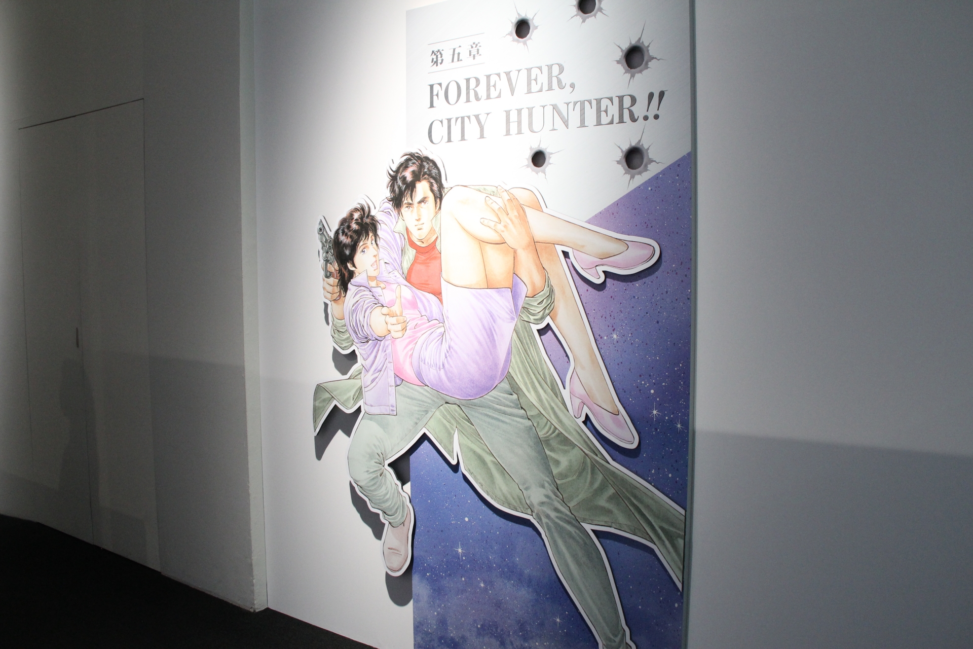 海坊主と美樹の結婚式、そして最終話の原画を背景に、連載原稿やイラストが展示されている。時系列で追ってきた彼らの物語も、いよいよ終わりとなる