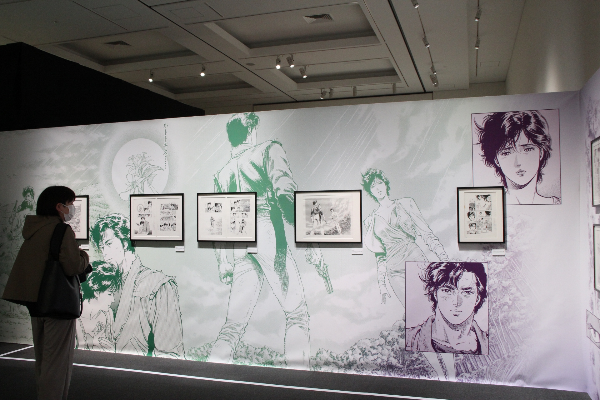 海坊主と美樹の結婚式、そして最終話の原画を背景に、連載原稿やイラストが展示されている。時系列で追ってきた彼らの物語も、いよいよ終わりとなる