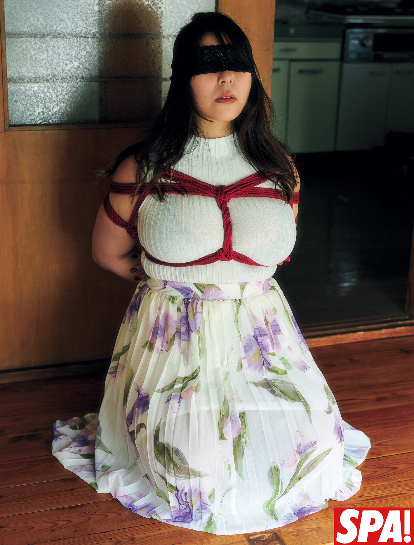 撮影：高橋慶佑 ヘアメイク：KEIKO(renewal) スタイリング：毛利奈奈 緊縛監修：TURKEY