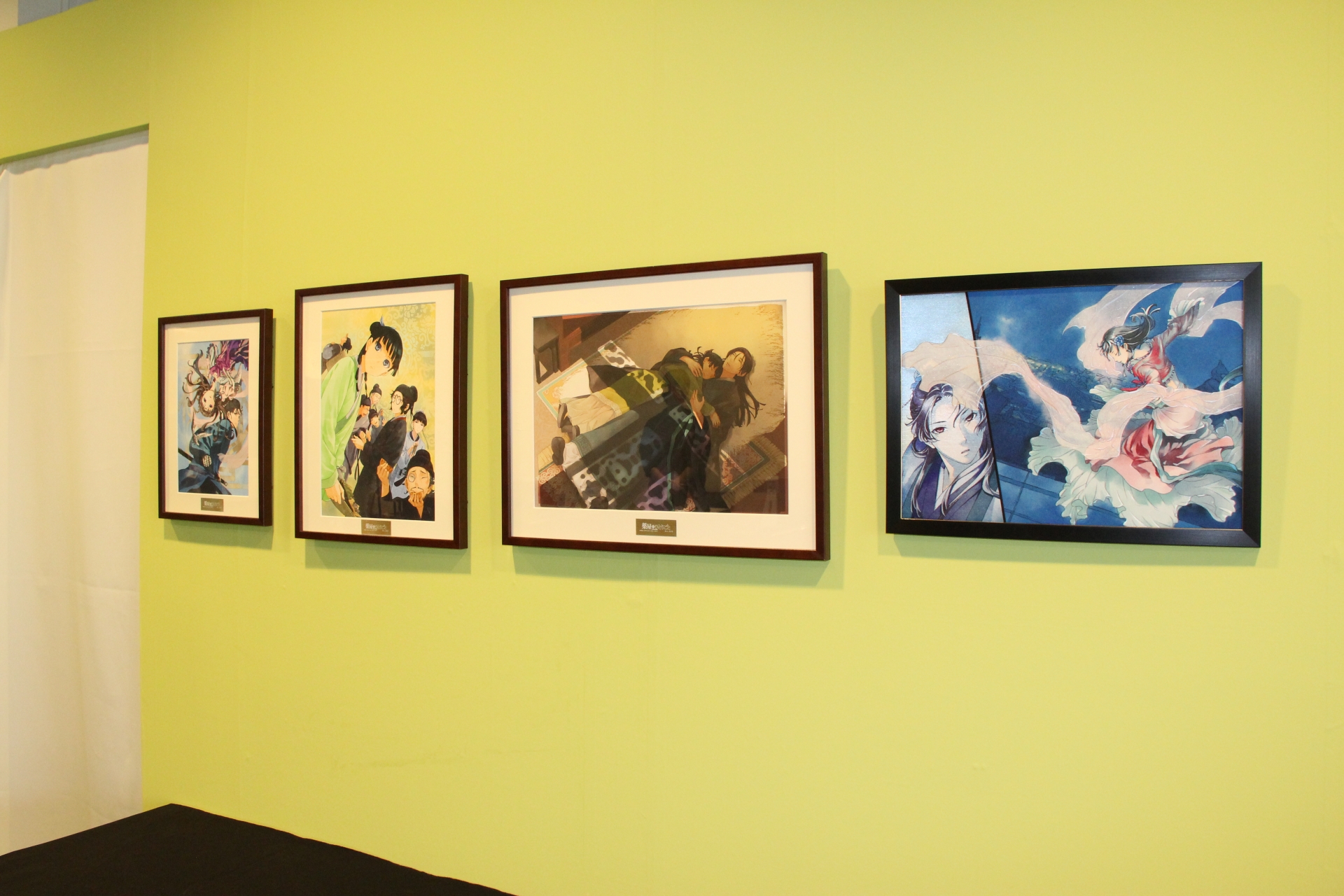 収蔵庫エリアを抜けるとコミック・アニメ関連の展示があり、その次が物販スペースとなっている。今回の展示会のために新たに製作されたグッズ約30種類に加えて、その前に取り扱っていたアイテムも販売しているとのことなので、来場前に<a href="https://ticket.store.herobunko.com" class="n" target="_blank">公式ページ</a>でチェックしておきたい。