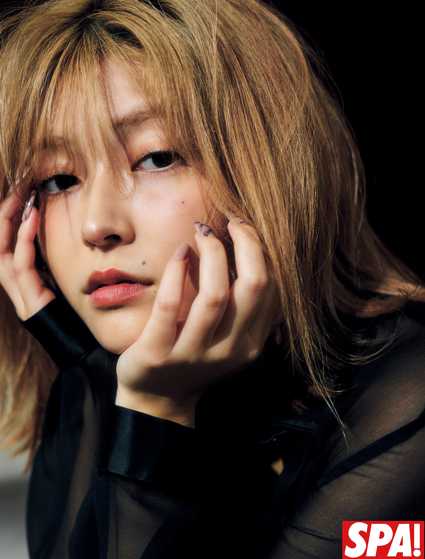撮影：高橋慶佑 ヘアメイク：萩村千紗子 スタイリング：毛塚由恵