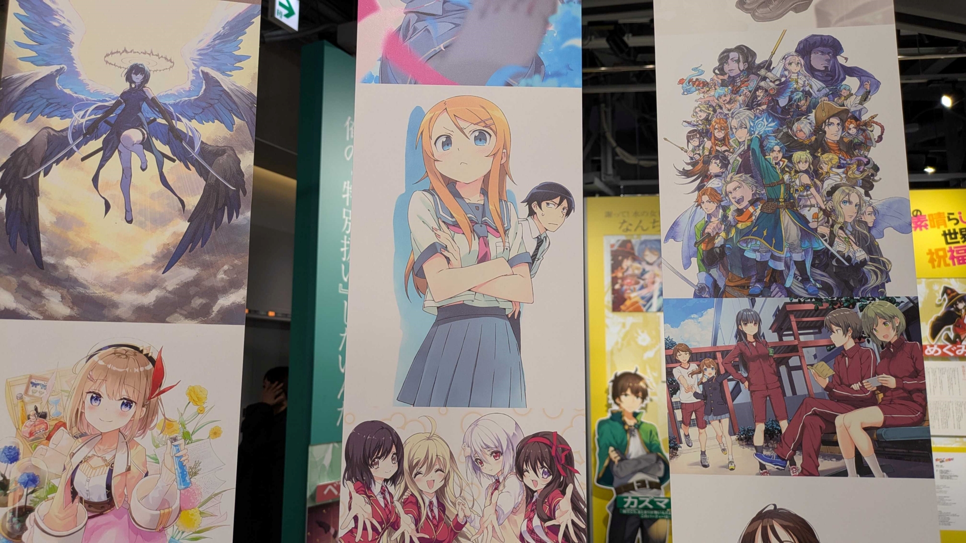 無数のイラストがリング状に連なった「イラストレーション・サークル」。外側はモノクロ、内側はカラーのイラストとなっている