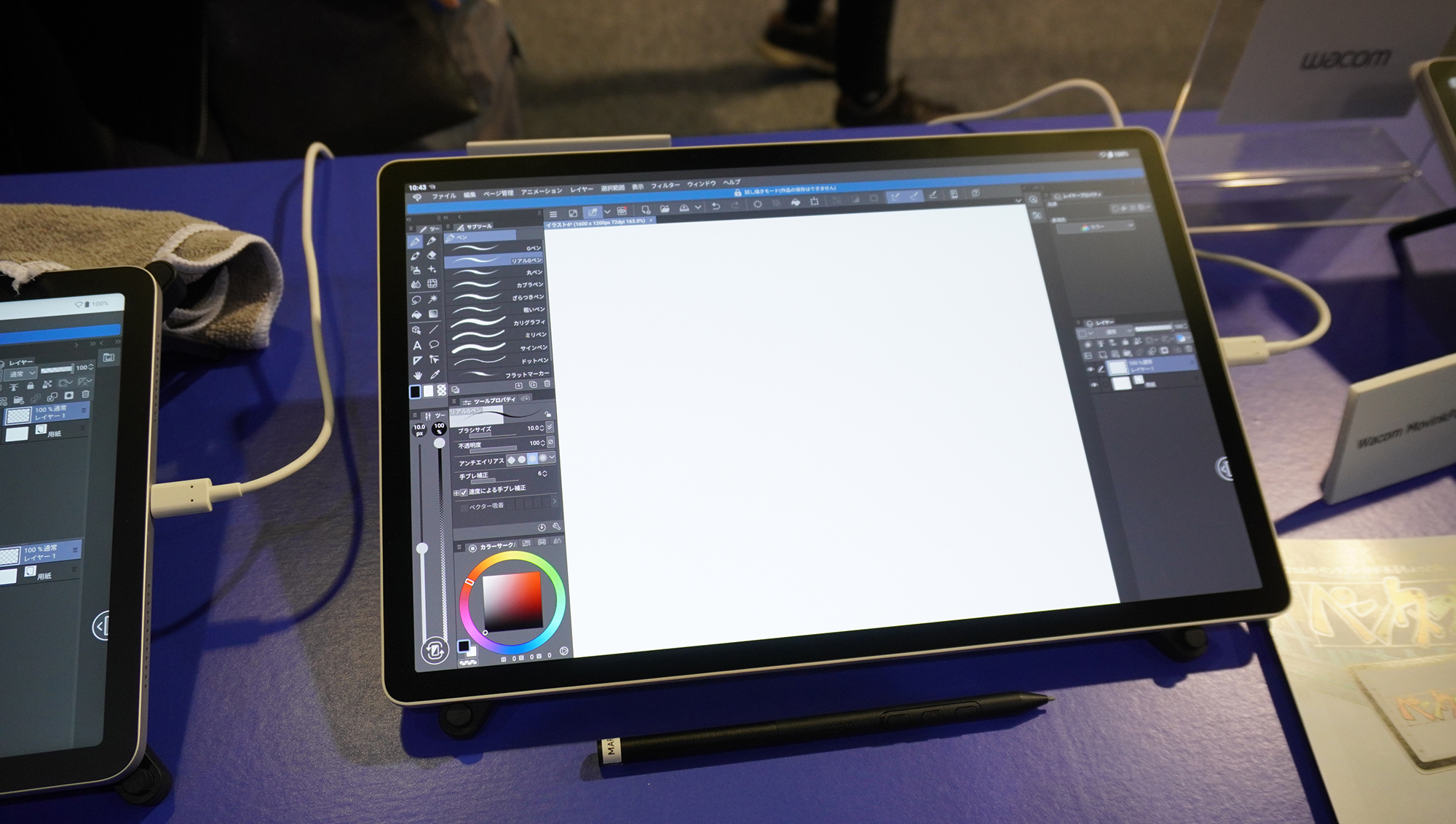 Wacomのブース。新製品「MovinkPadPro」も並んでいた