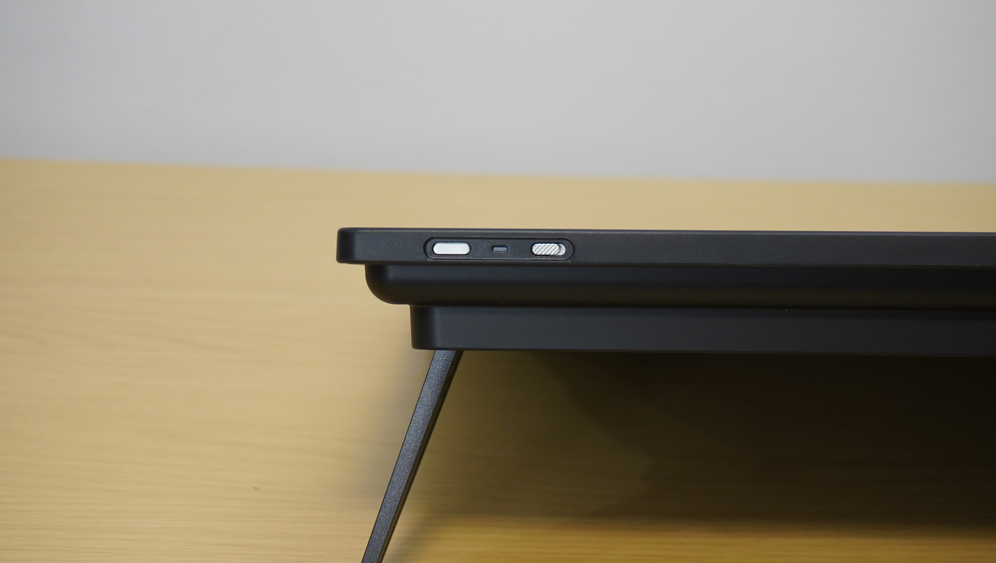 背面右にある電源スイッチ