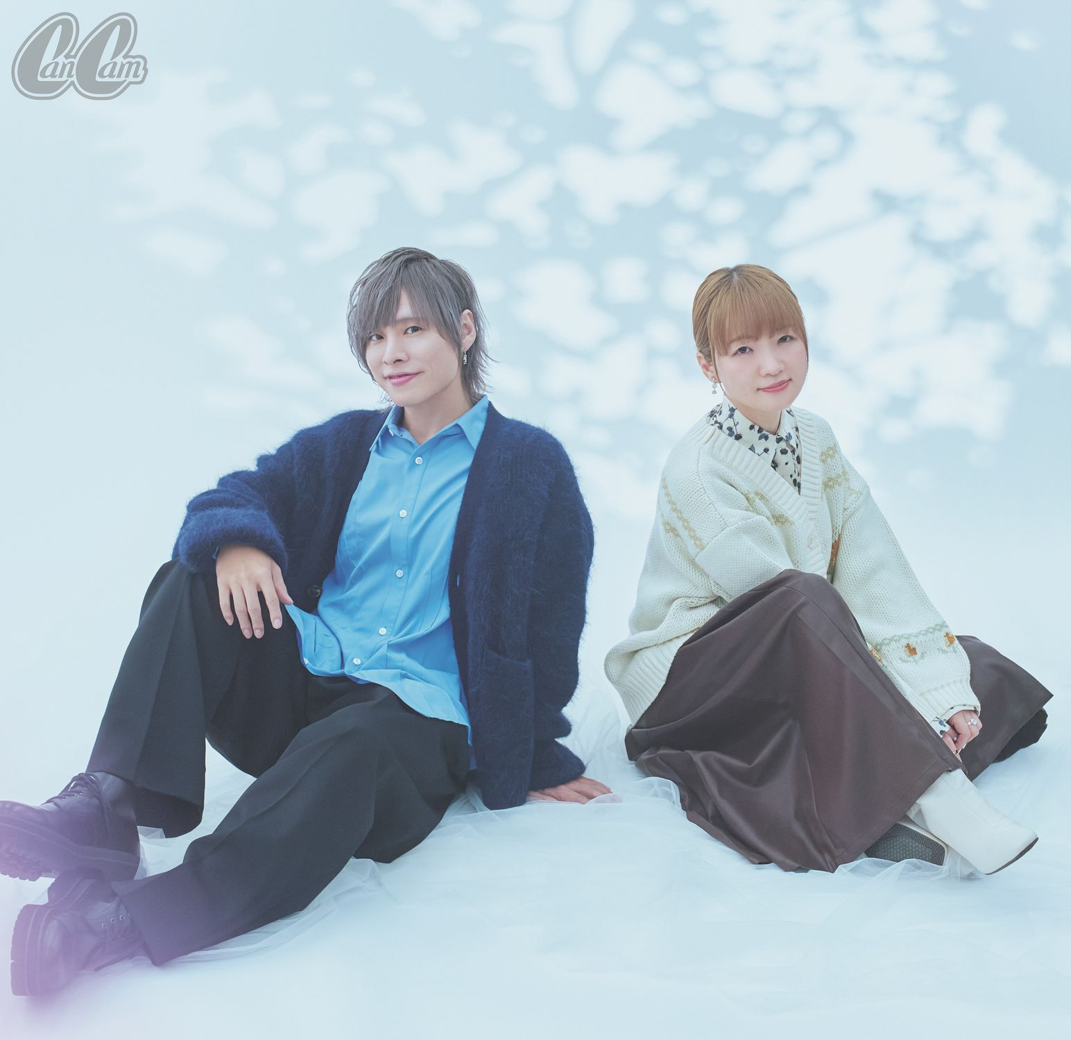 声優の岡本信彦さん（左）と種﨑敦美さん（右）