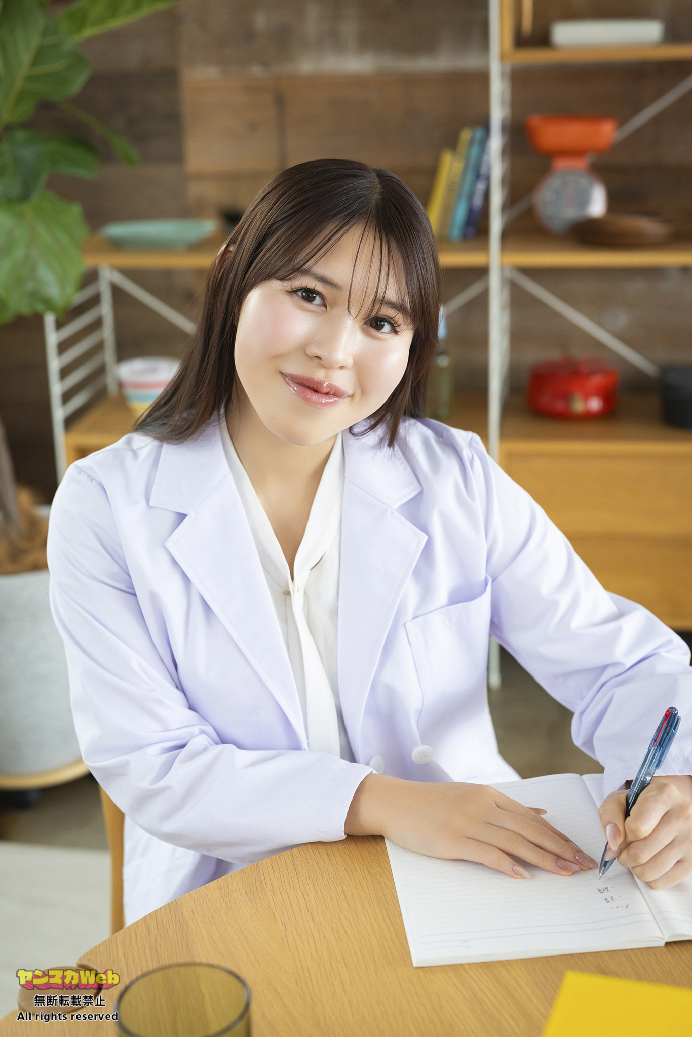 「働くお姉さん」より須能咲良さん