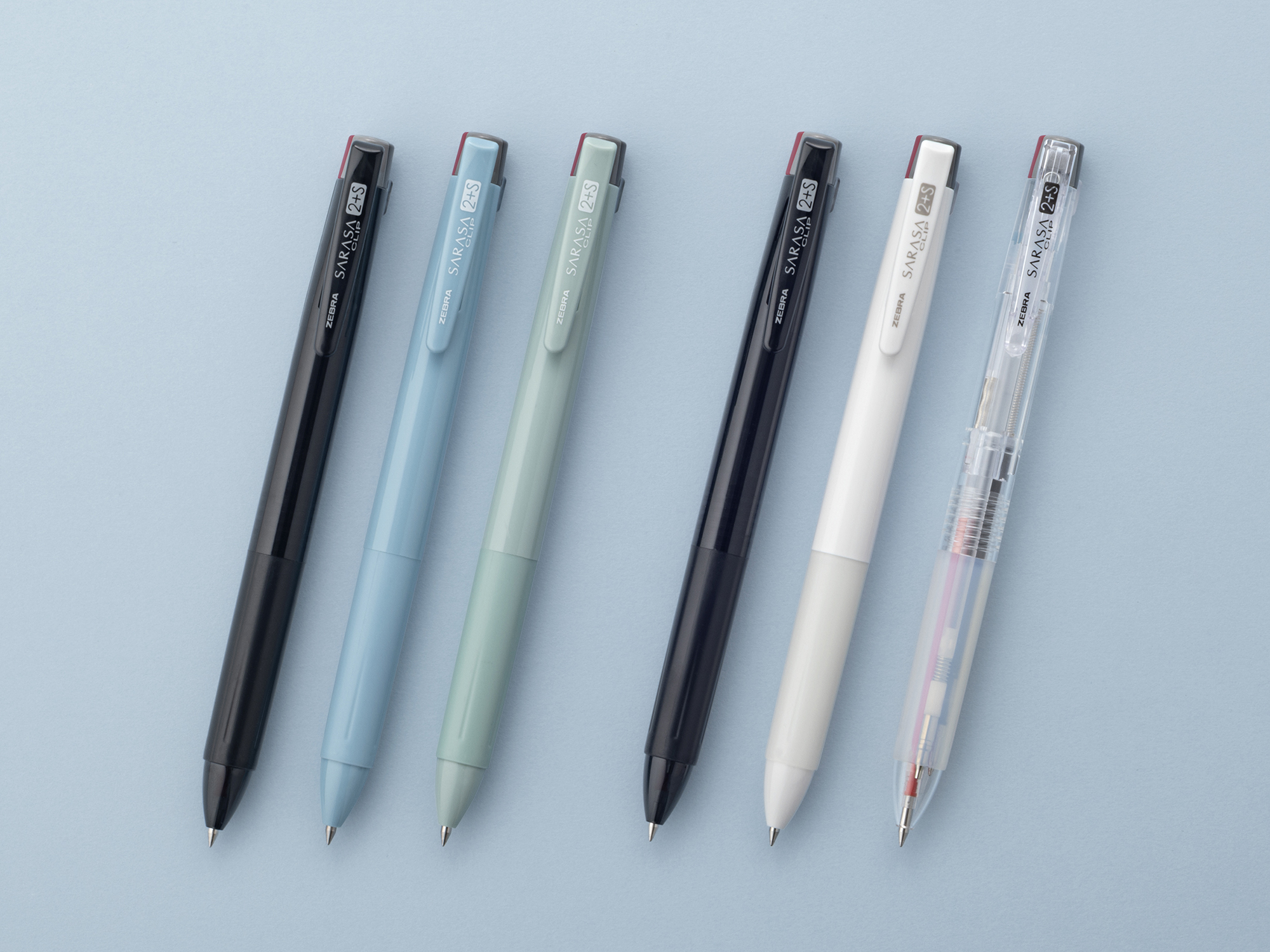 「サラサクリップ2＋S」ボールペン：ジェルインク 黒、赤　ボール径：0.4ｍｍ／0.5ｍｍ　シャープ芯径：0.5ｍｍ　替芯：JK-0.4／0.5ｍｍ 軸色：全5色　（左から）0.4ｍｍ：黒、ミストブルー、モスグリーン 0.5ｍｍ：黒、白、透明