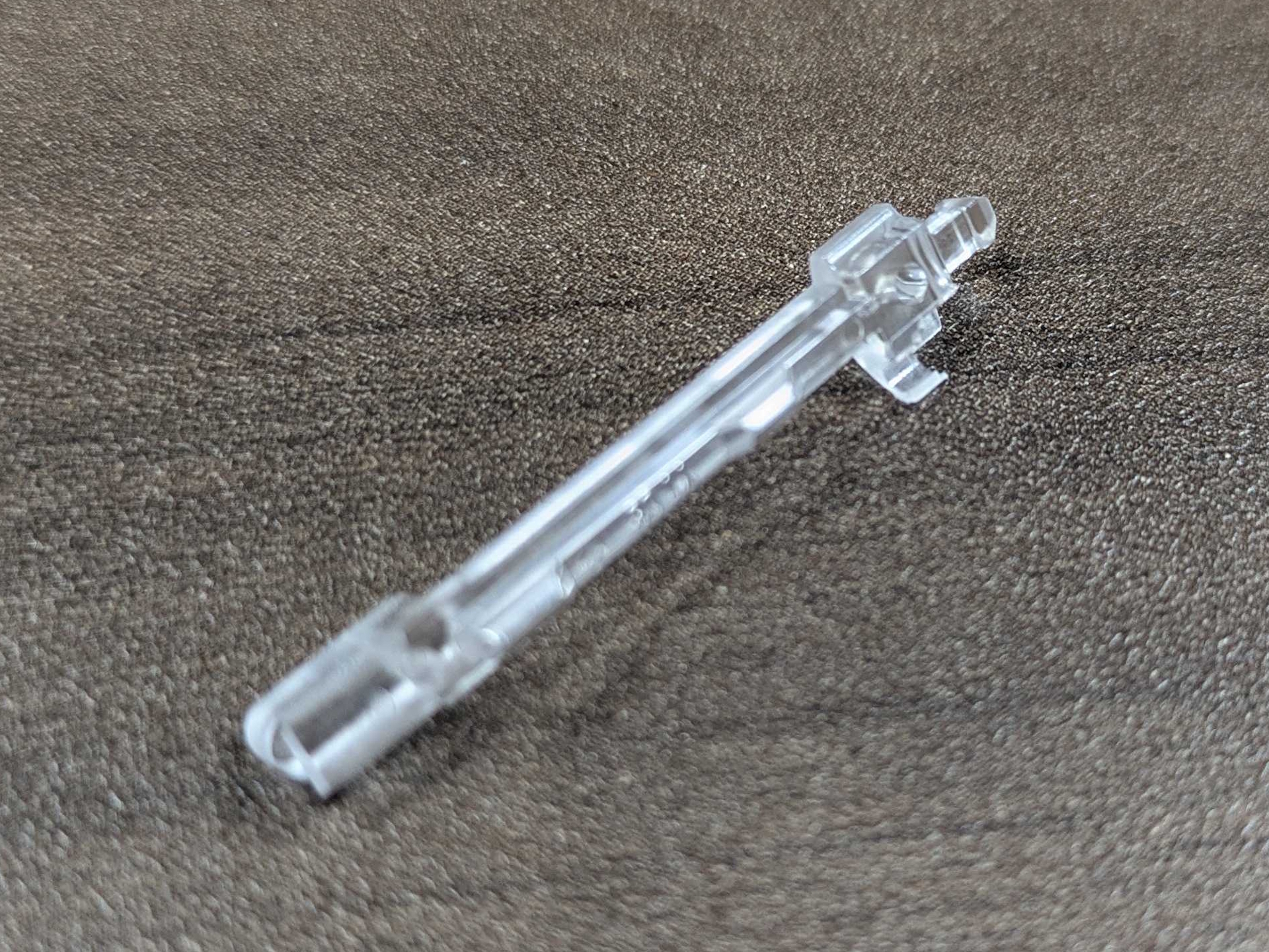 ノック部分の部品は中芯受けとスプリング受けと一体となっている