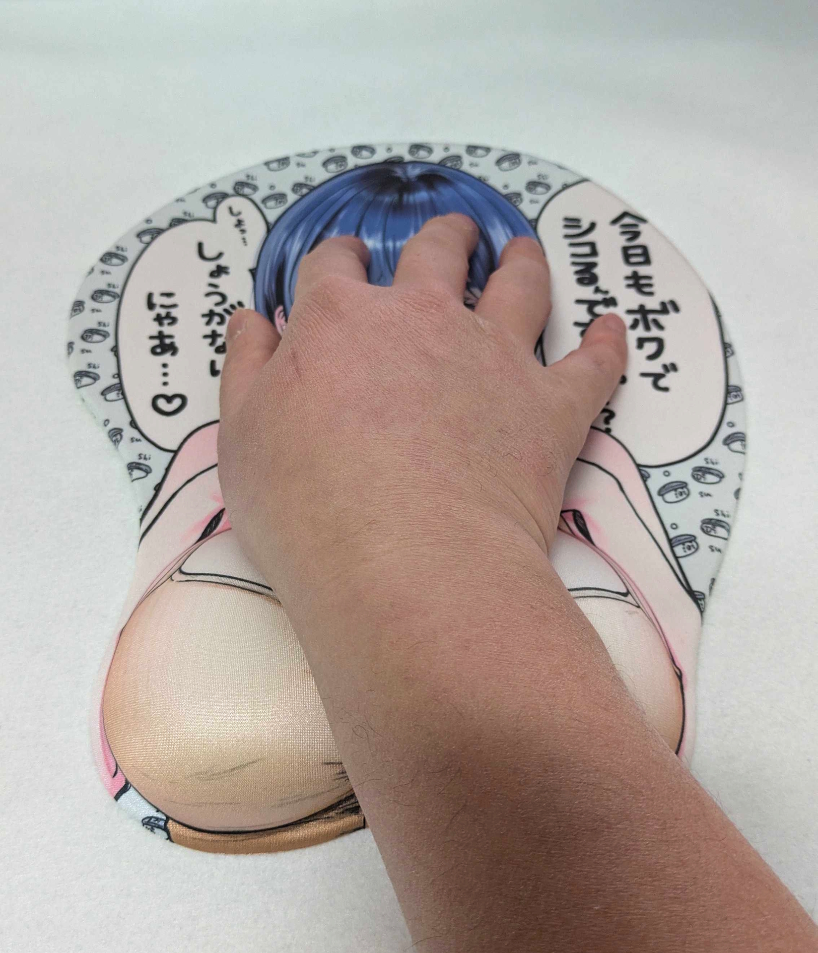 手を置くと手首が柔らかな感覚で包まれる