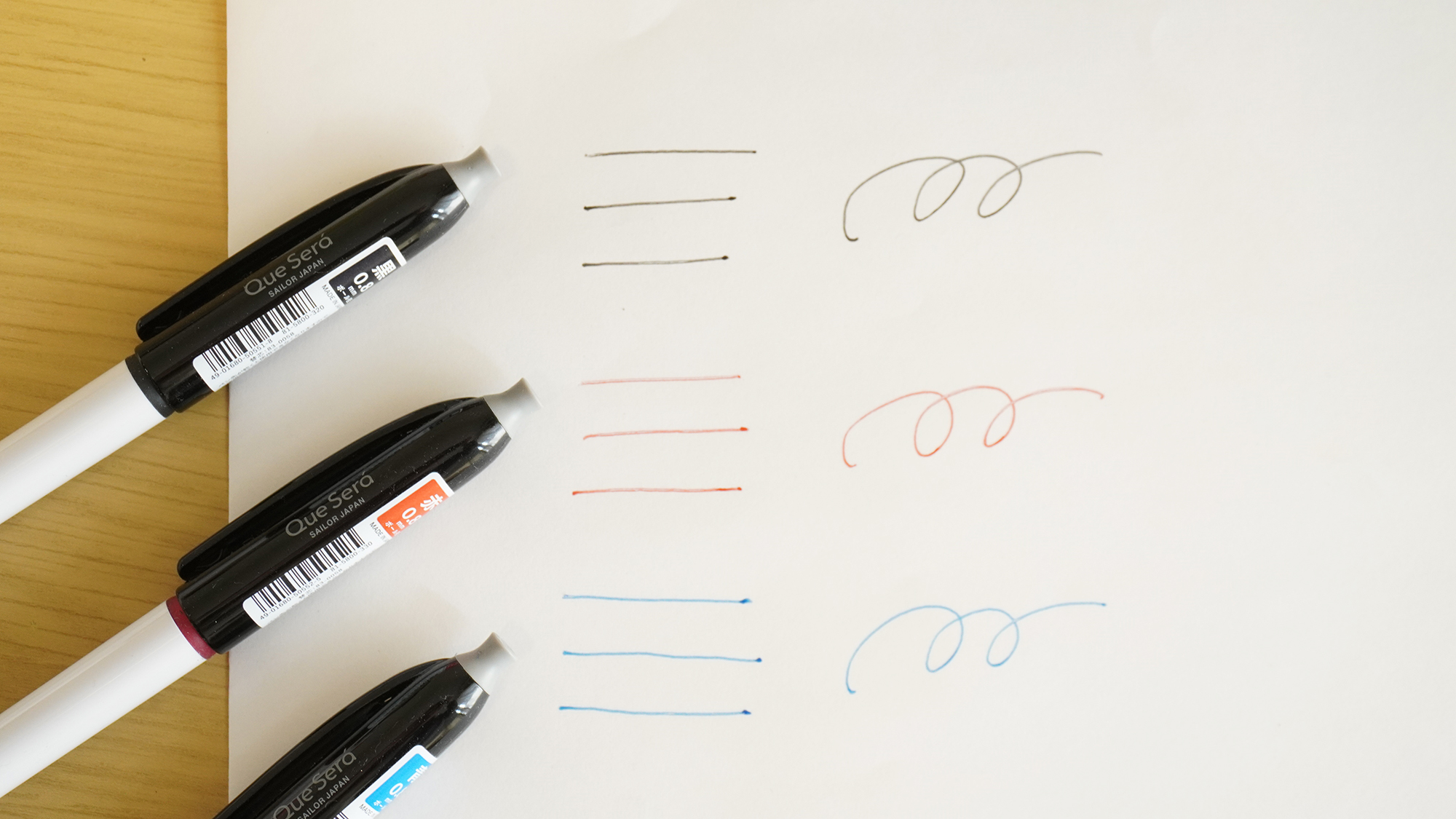 コピー用紙に書いてみた。青はどちらかというと水色に近い色合い