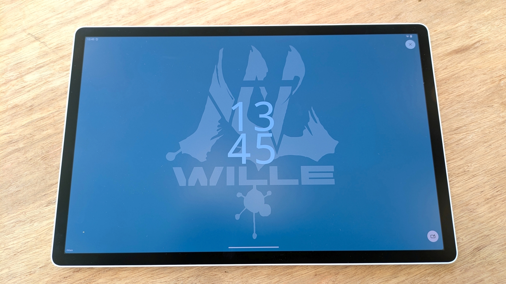 壁紙はキャラクターやイラスト、組織ロゴなど全11種類。綾波の衣装やロゴから、「新劇場版」がベースになっていることがわかる