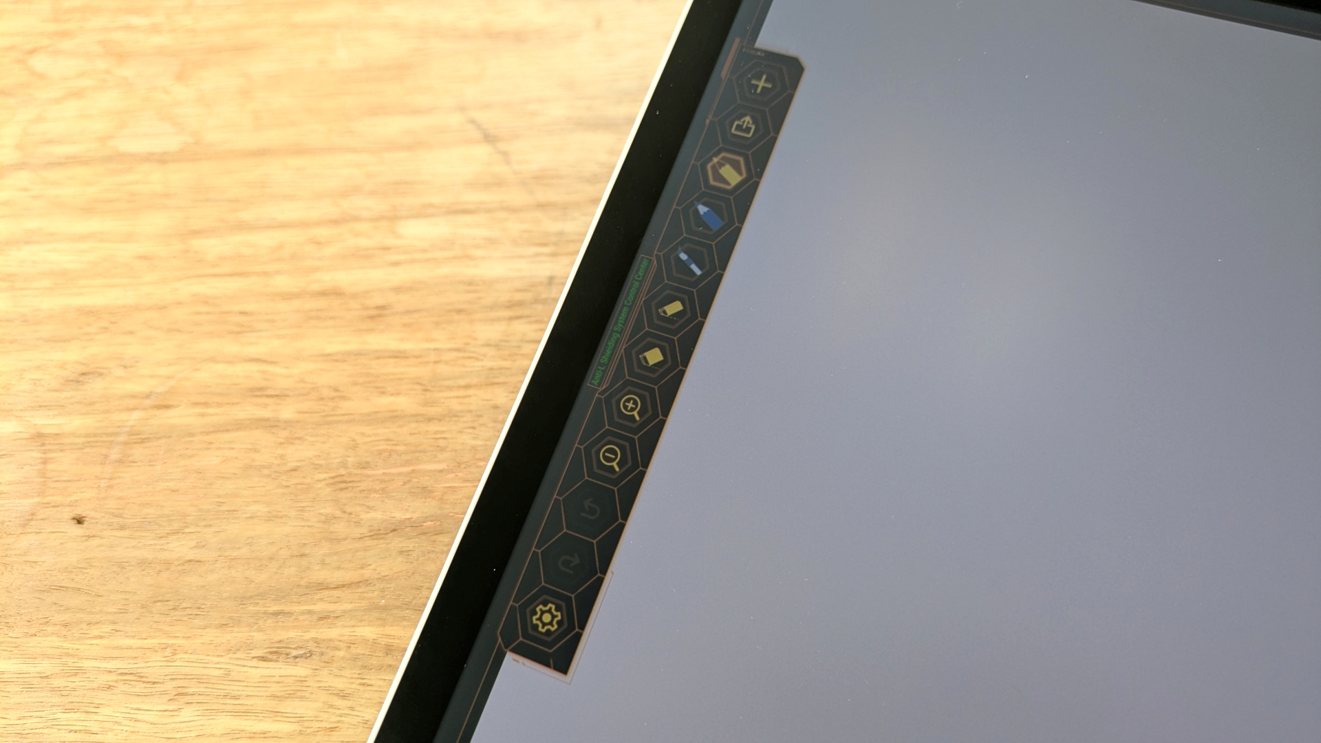 「Wacom Canvas」ではUIがハニカムデザインとなり、各ペンにはキャラクターイメージのカラーセットが用意される。「？？？？」は触った限り特に反応はなかったが、何か仕掛けがありそうな気もする。また、ビデオコンテ風のキャンバスなども新規追加