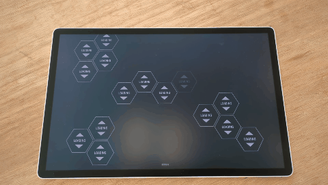 ハニカム構造の「LOADING」が現われては消えるという、「エヴァ」イメージの起動時アニメーション