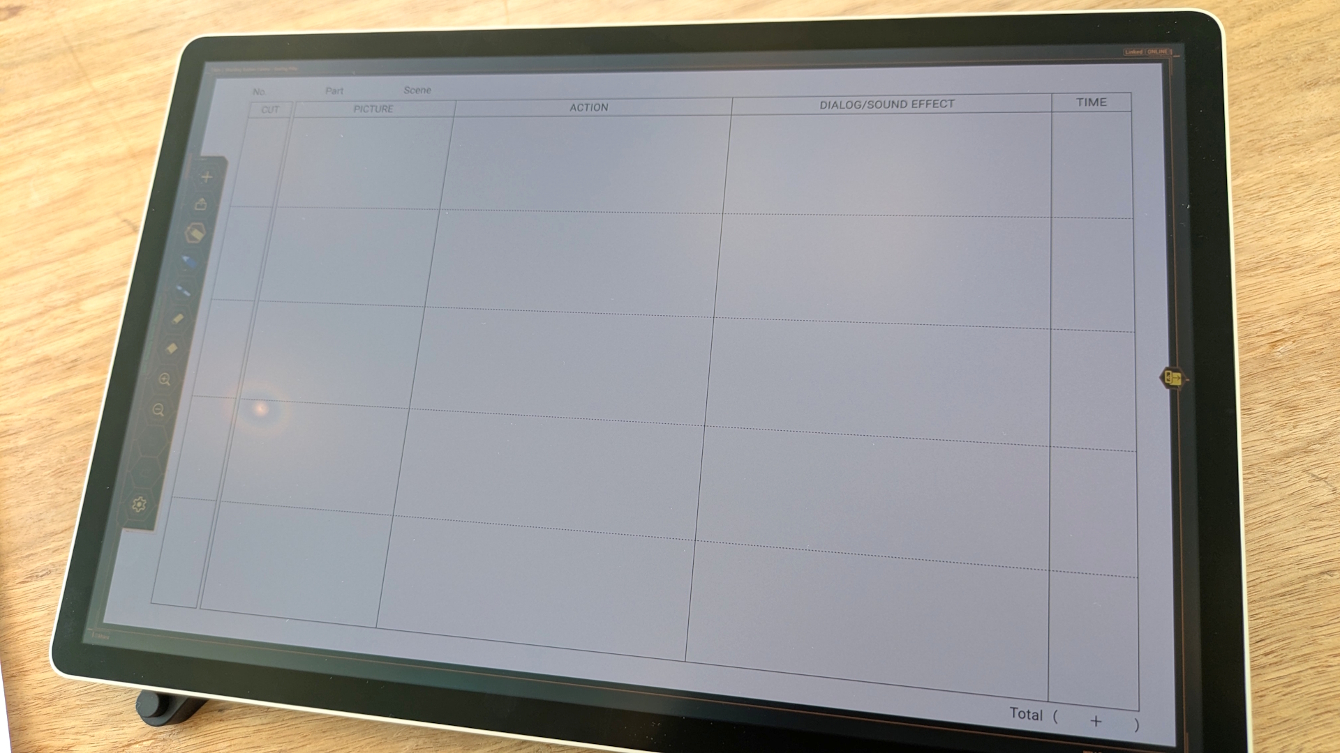 「Wacom Canvas」ではUIがハニカムデザインとなり、各ペンにはキャラクターイメージのカラーセットが用意される。「？？？？」は触った限り特に反応はなかったが、何か仕掛けがありそうな気もする。また、ビデオコンテ風のキャンバスなども新規追加