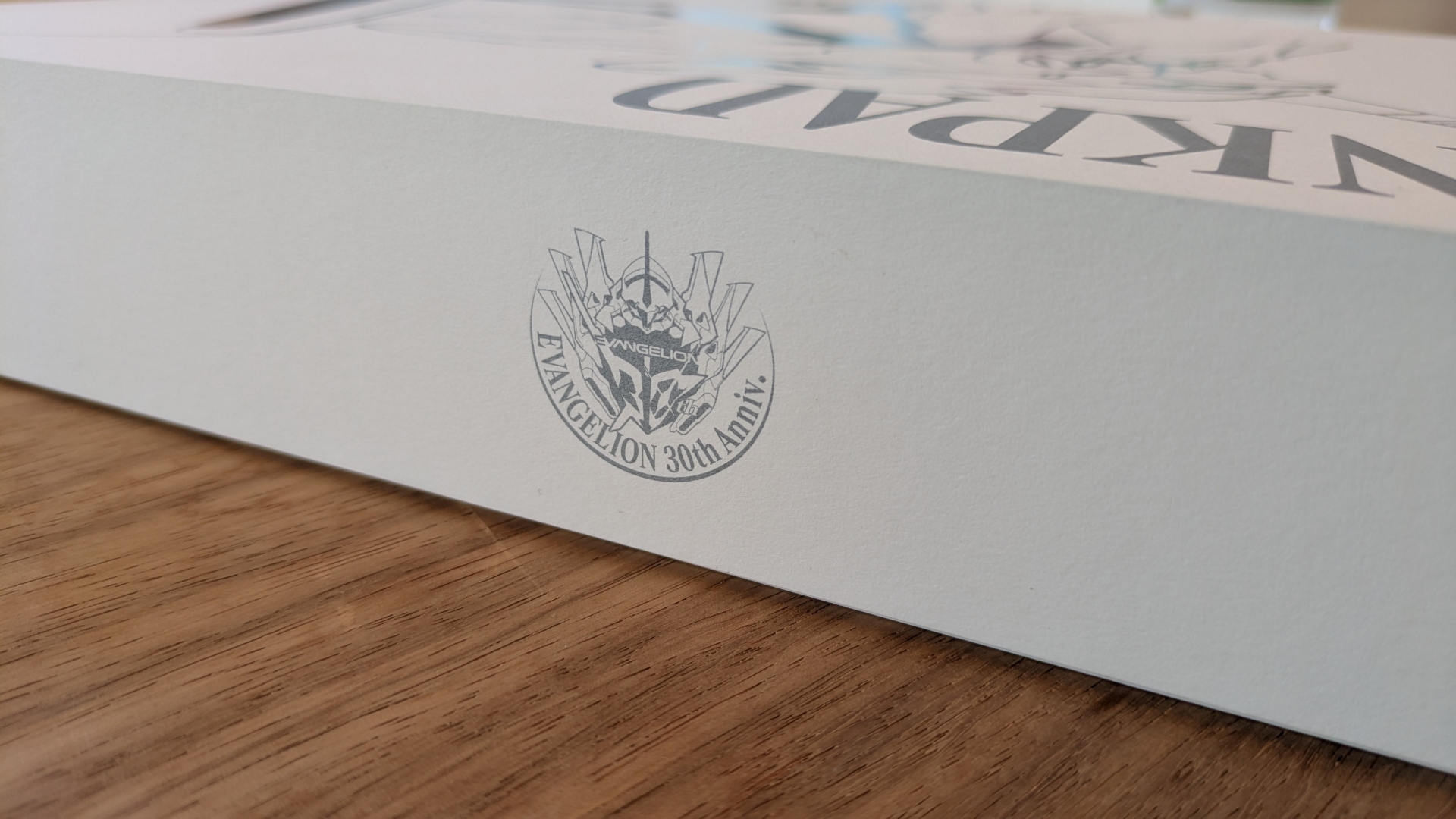 箱上部には30周年ロゴ