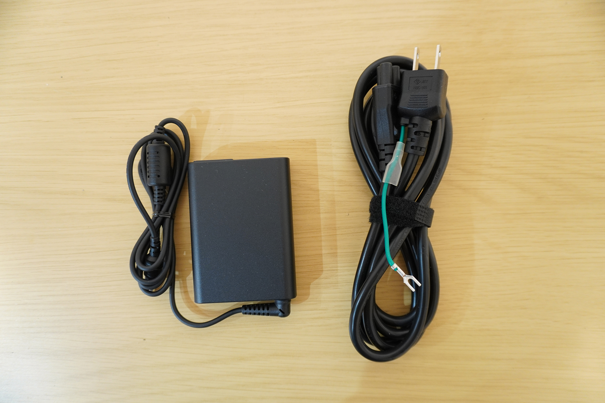 ACアダプタは小型