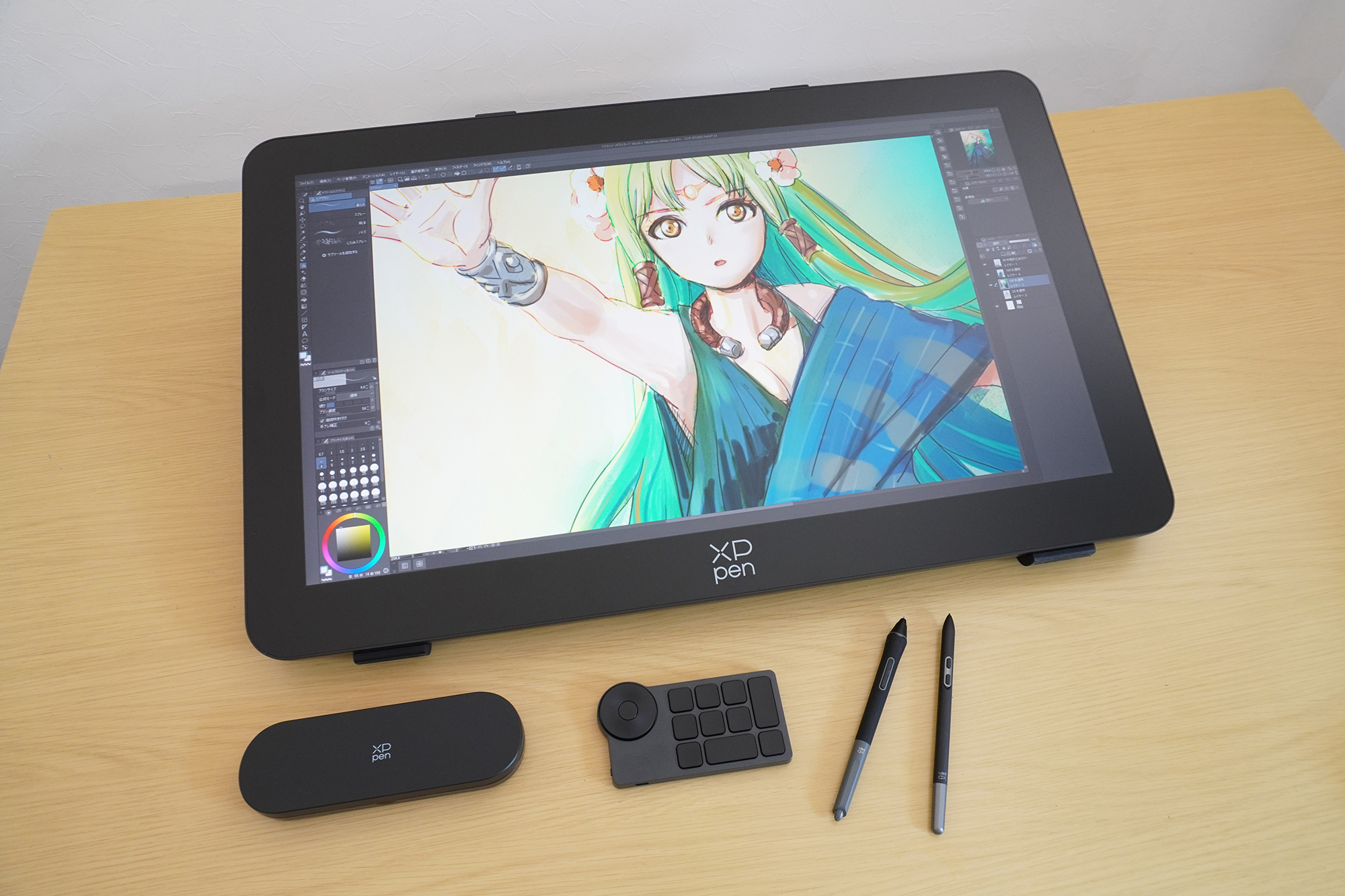 長時間の作業でも目が疲れにくく、絵に没頭することができた