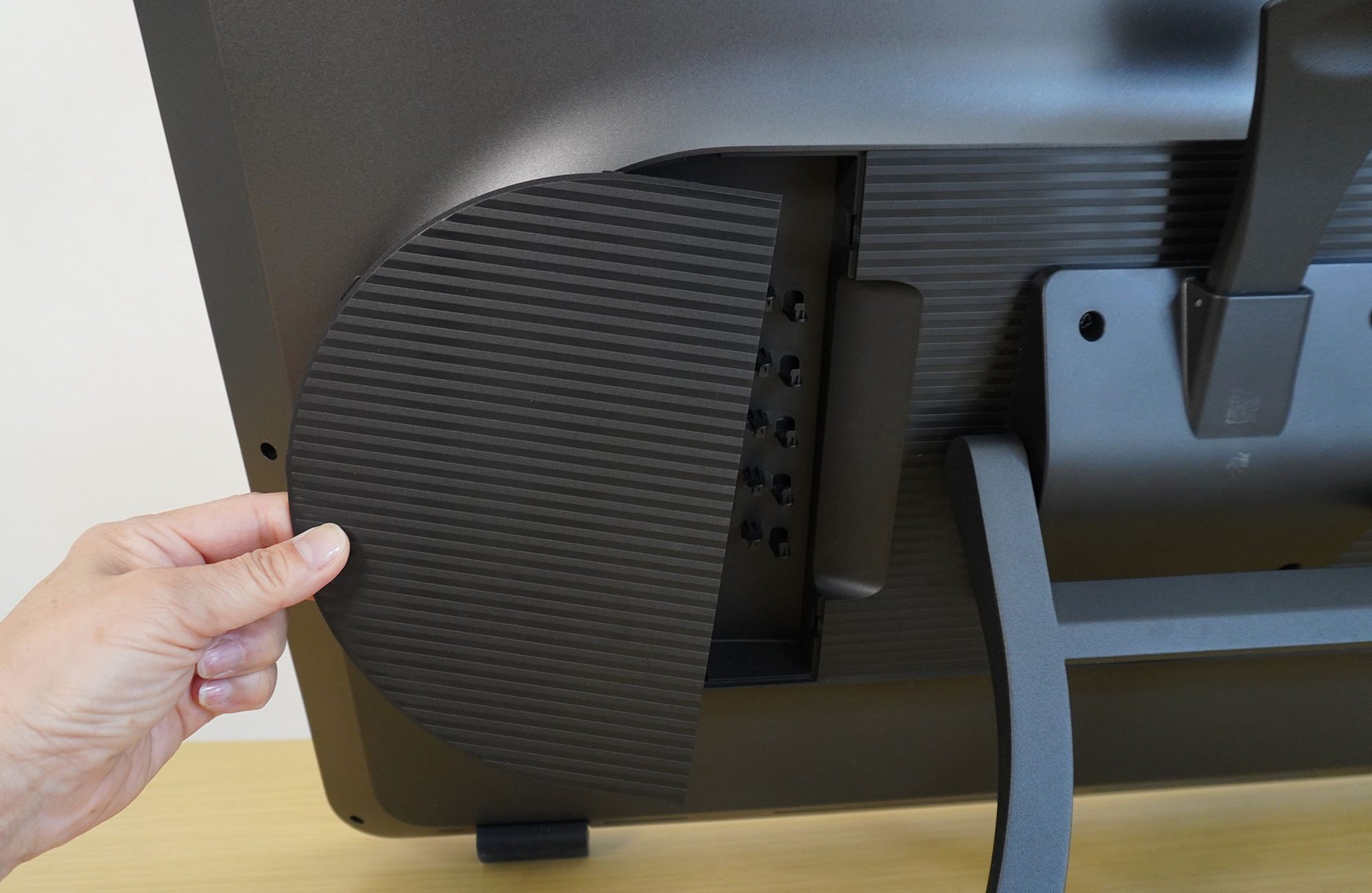 カバーを付けると、背面がすっきりする