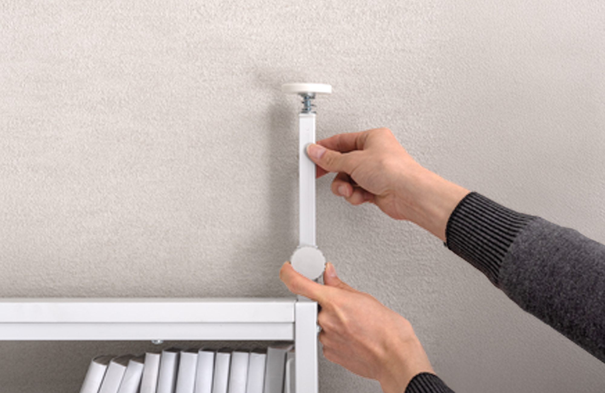 床と天井をしっかり固定できる「突っ張り式」