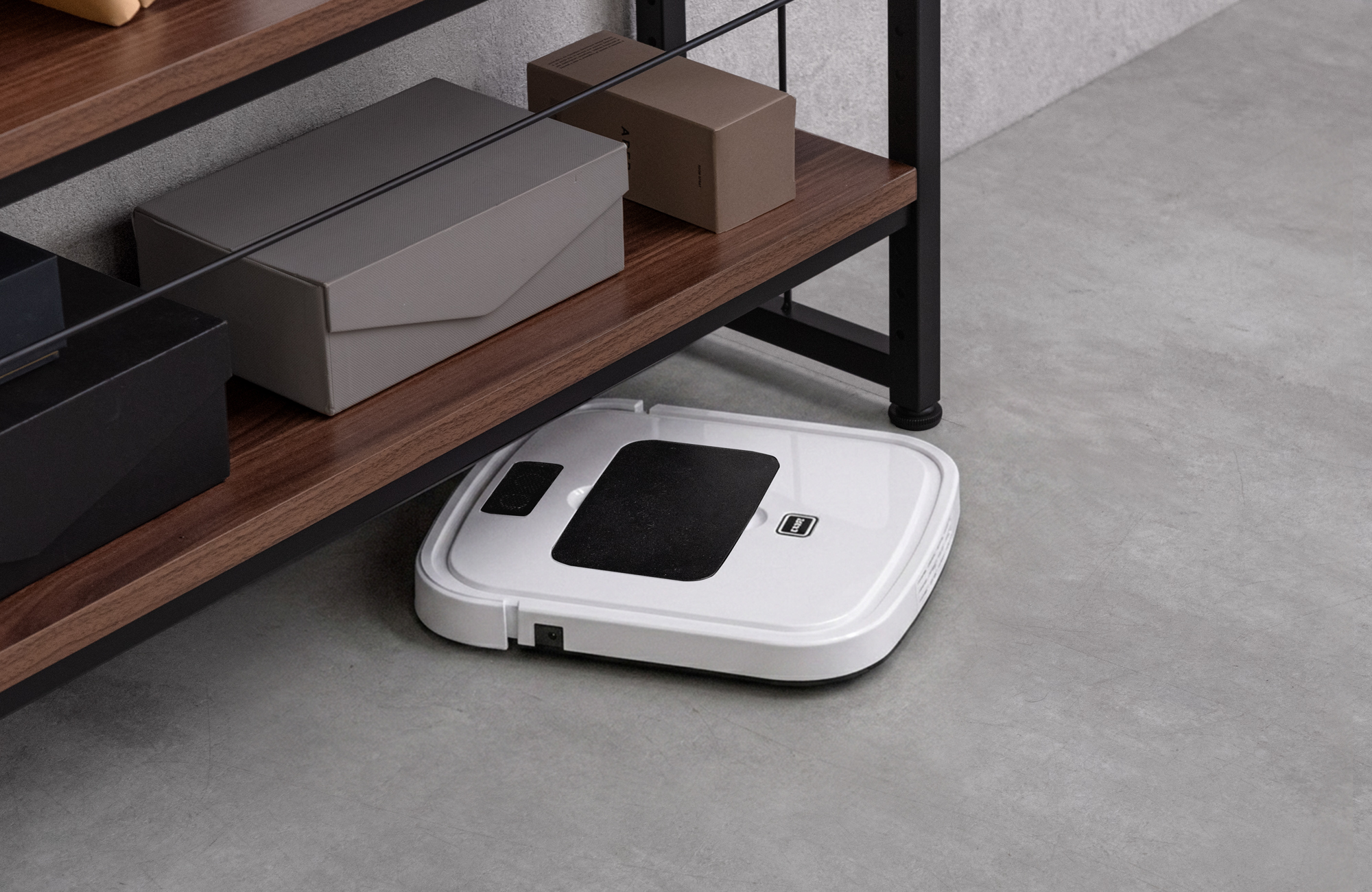 最下段の棚を調整することでお掃除ロボットも通れる高さに