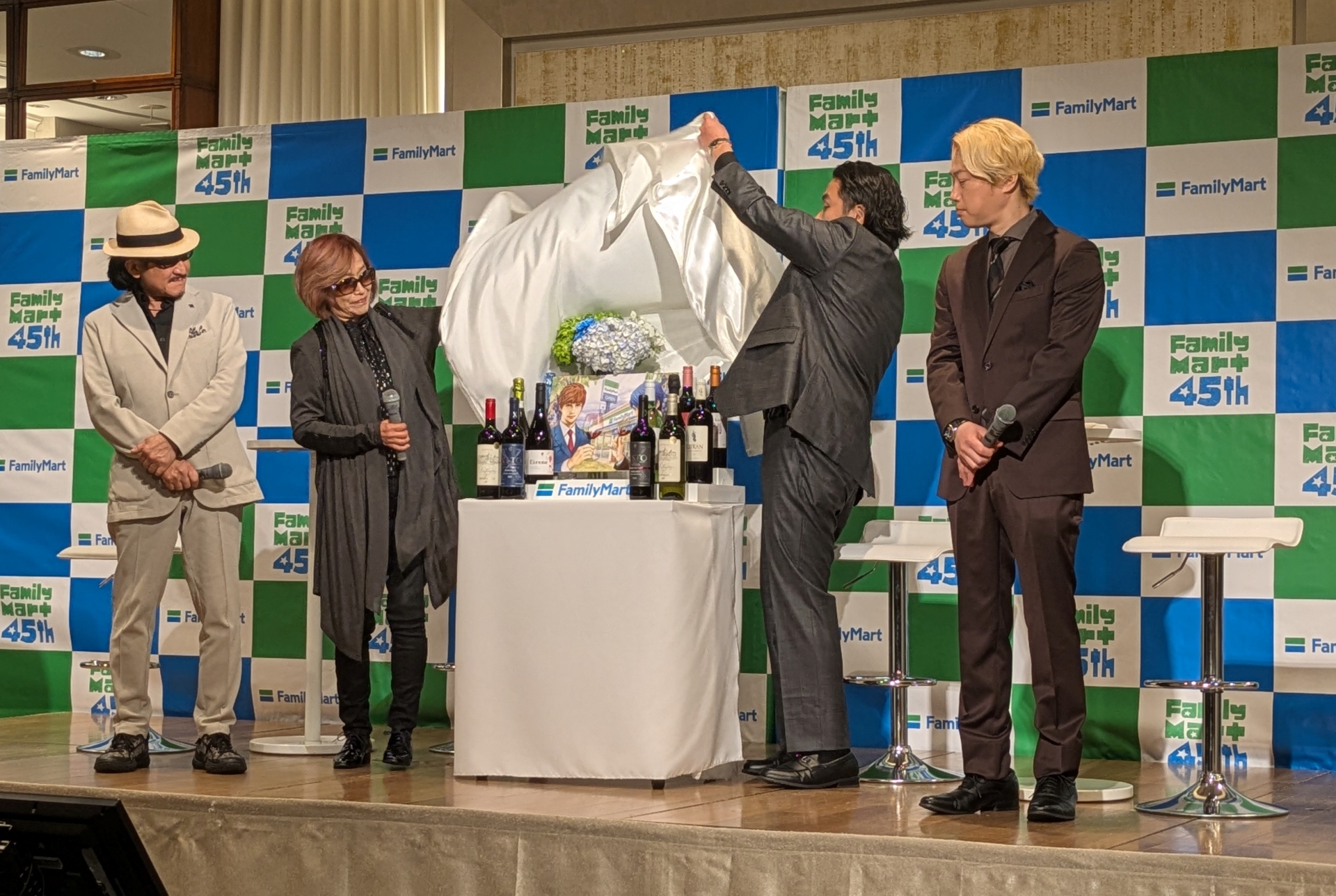 樹林ゆう子氏とリリーさんでコラボワインをお披露目