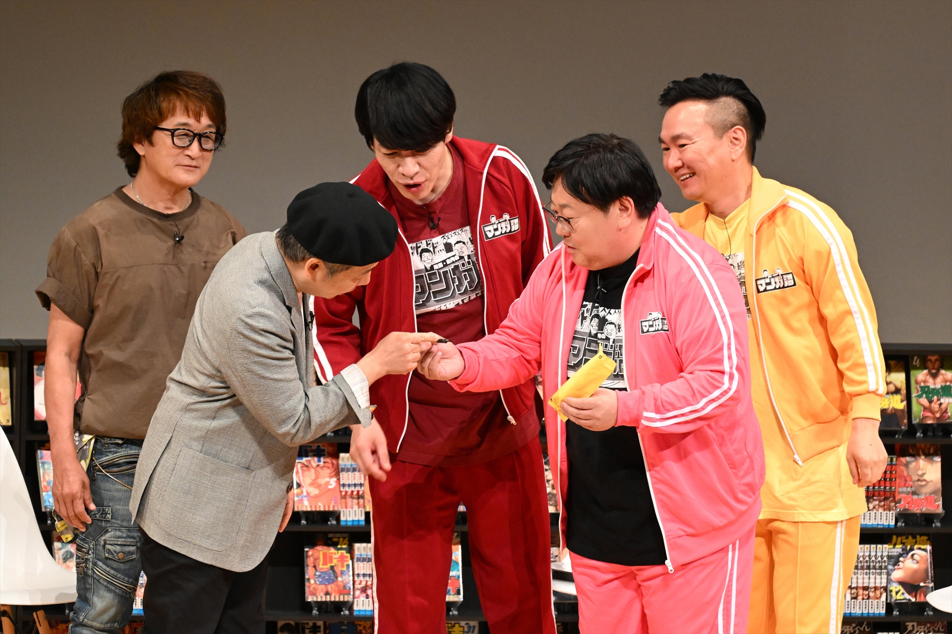 関太さんから森田氏に対して驚くべきサプライズが！何やらペンのような物が見えるが、真相は？