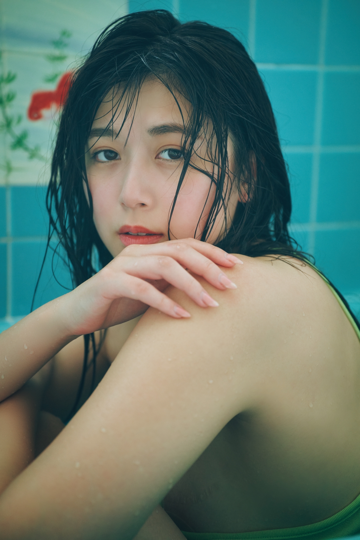 ロケ終盤でのバスルームでの撮影。妖艶で大胆、ほんのり感じる儚さも愛おしく感じる。 （撮影：岡本武志）