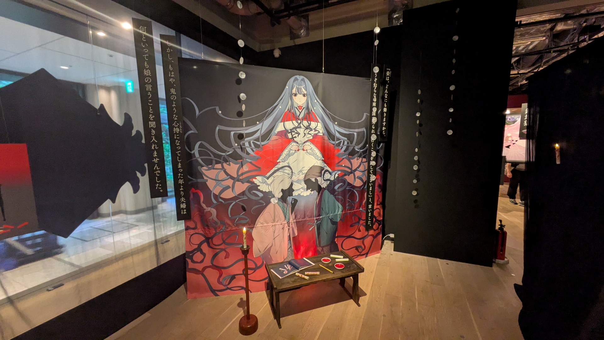 「赤い蠟燭と人魚」コーナーでは”おとなしい怜悧な子”というイメージピッタリの人魚と、作品のキーアイテム赤いロウソクが登場