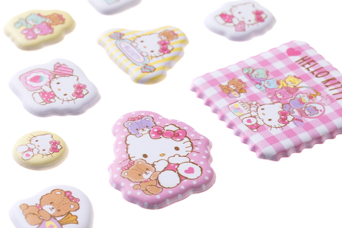 お菓子を手にしたキティや、タイニーチャムと並んだデザインなどを収録している