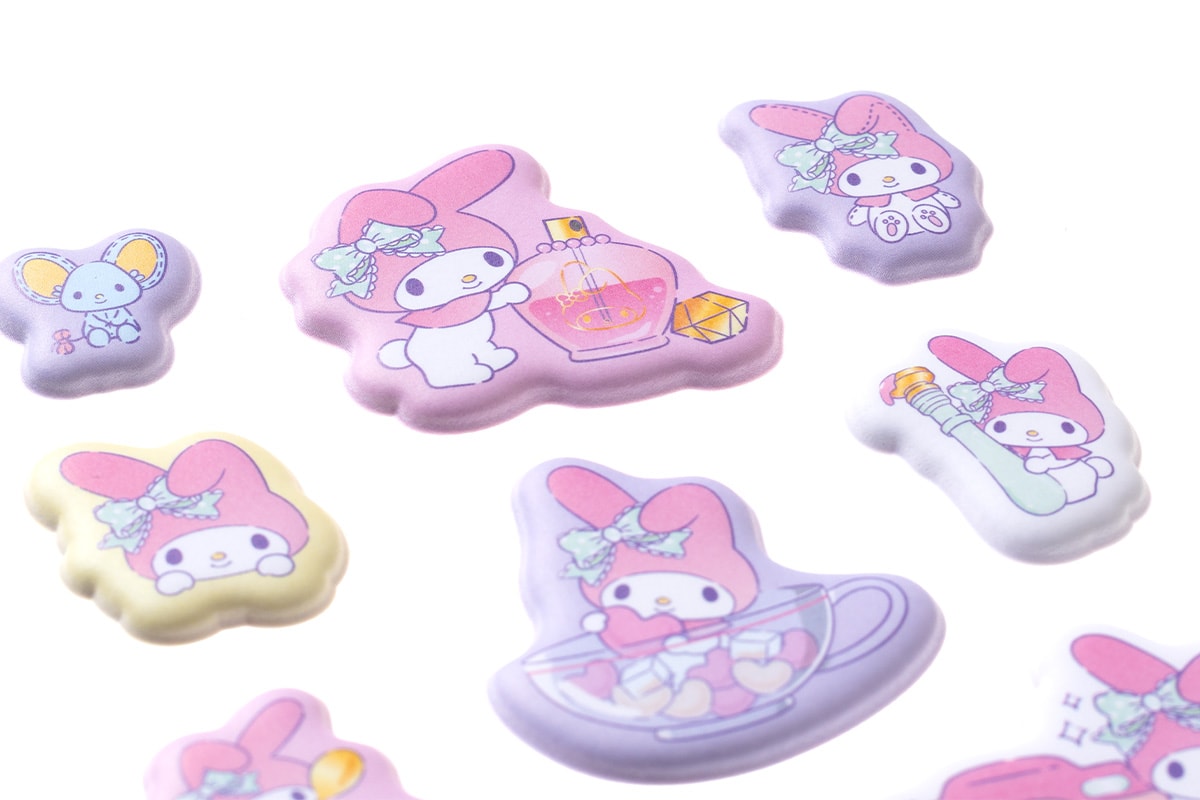 ティーカップに入った姿や、なかよしのフラットくんをデザインしたシールなどが入っている
