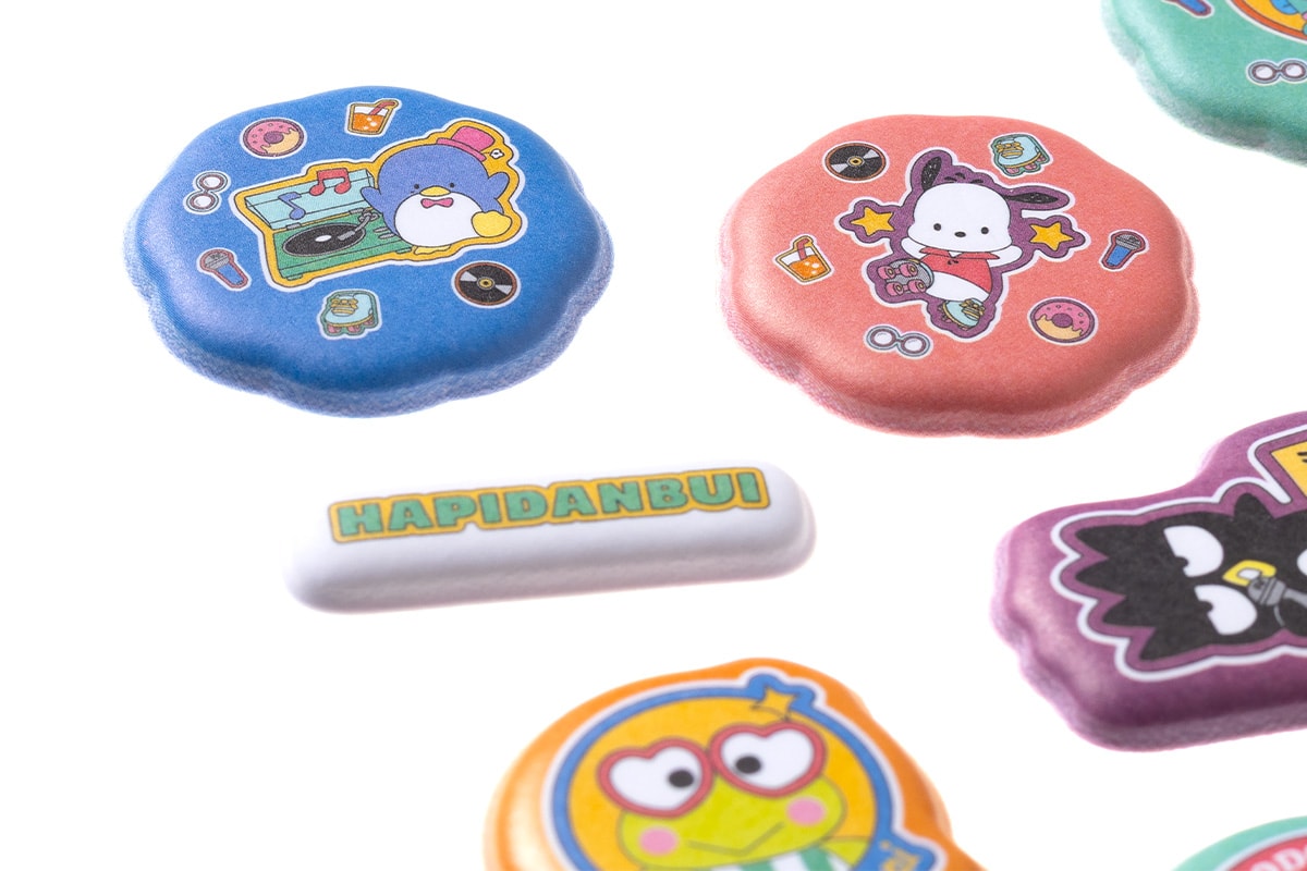 ポチャッコ、タキシードサム、けろけろけろっぴ、バッドばつ丸、ハンギョドン、あひるのペックルが揃い、カラフルでポップな色使いのシールを楽しめる