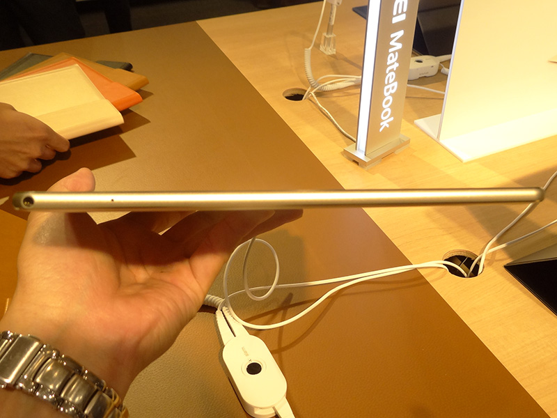 側面にフォンジャック