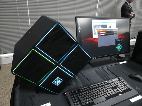 日本HP、45度斜め配置のゲーミングデスクトップ「OMEN X by HP 900